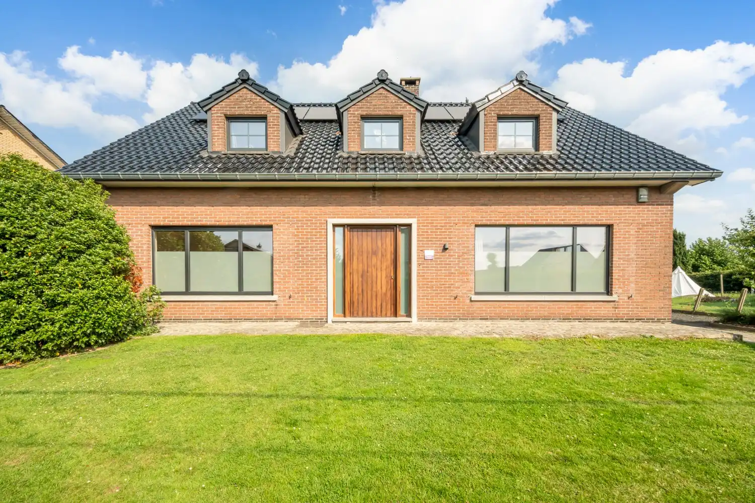 Gerenoveerde woning in het rustig gelegen Brustem. foto {{pictureIndex}}