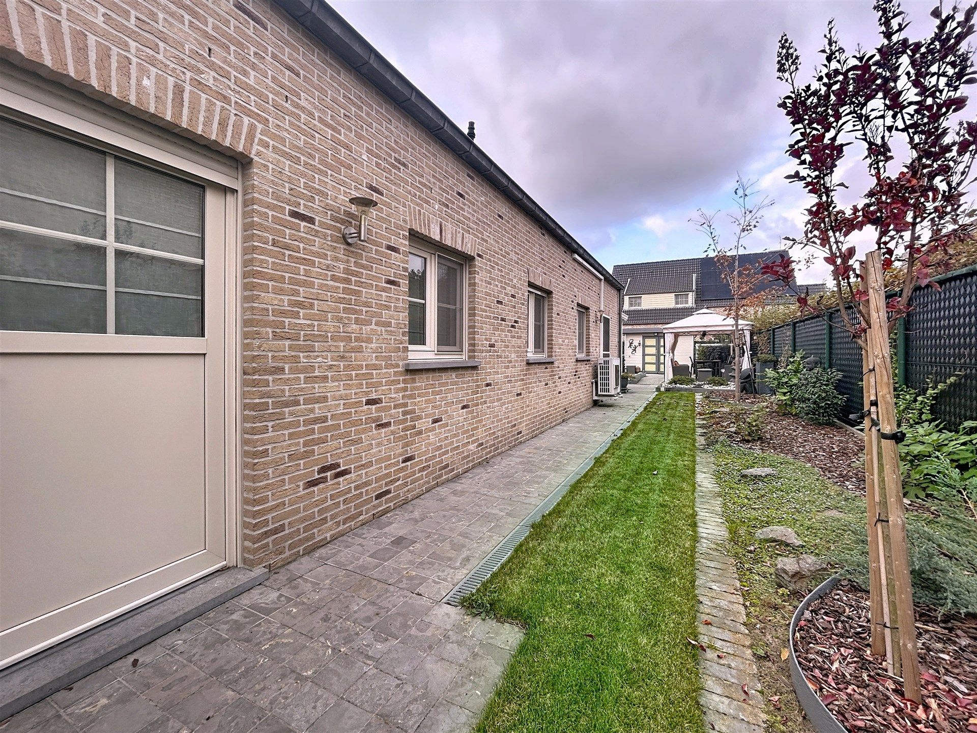 Open bebouwing met 3 slaapkamers en garage op perceel van 644m² foto 8