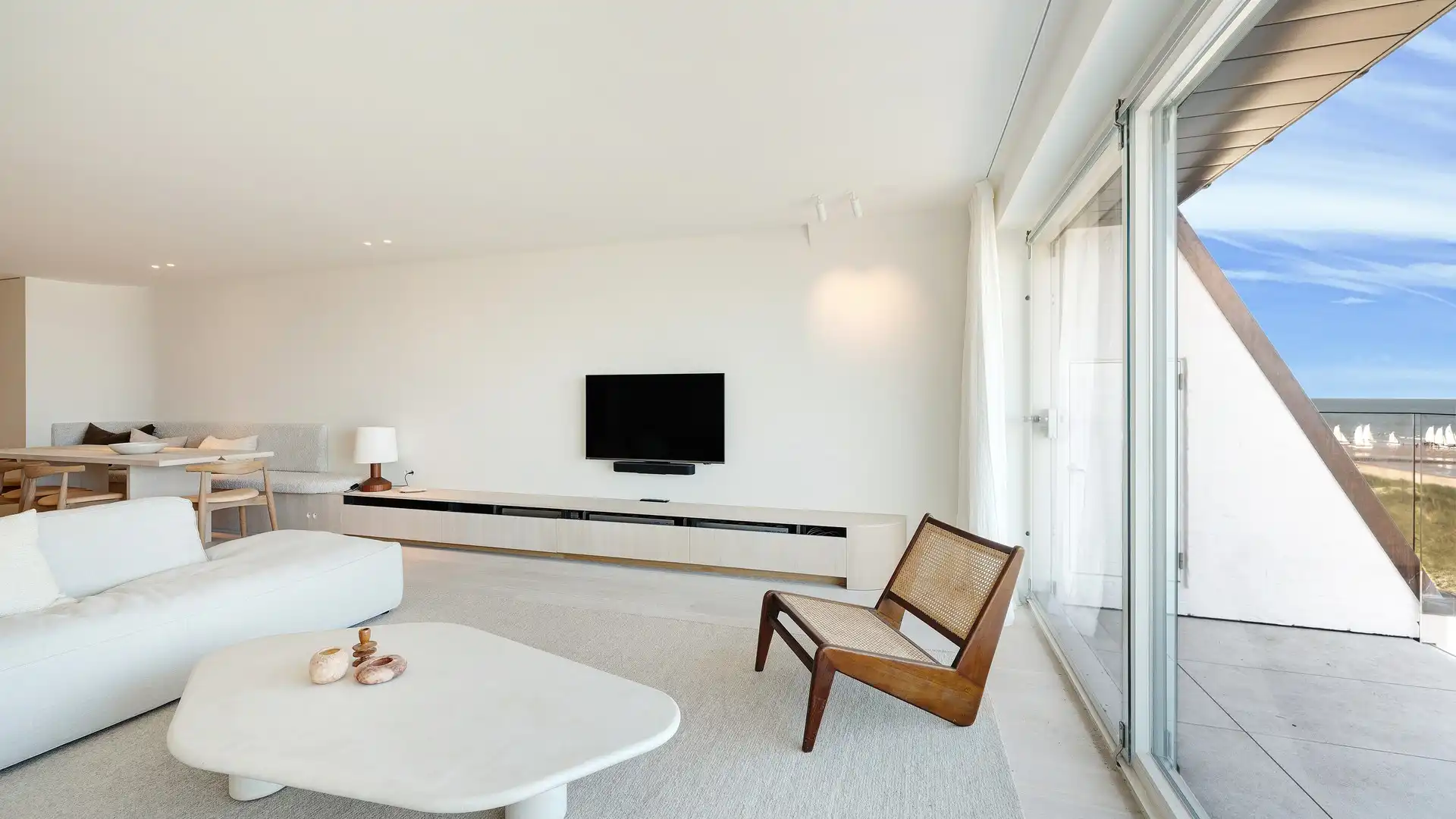 Magnifiek appartement op de wandeldijk in het Zoute, met adembenemend frontaal zeezicht. foto 8