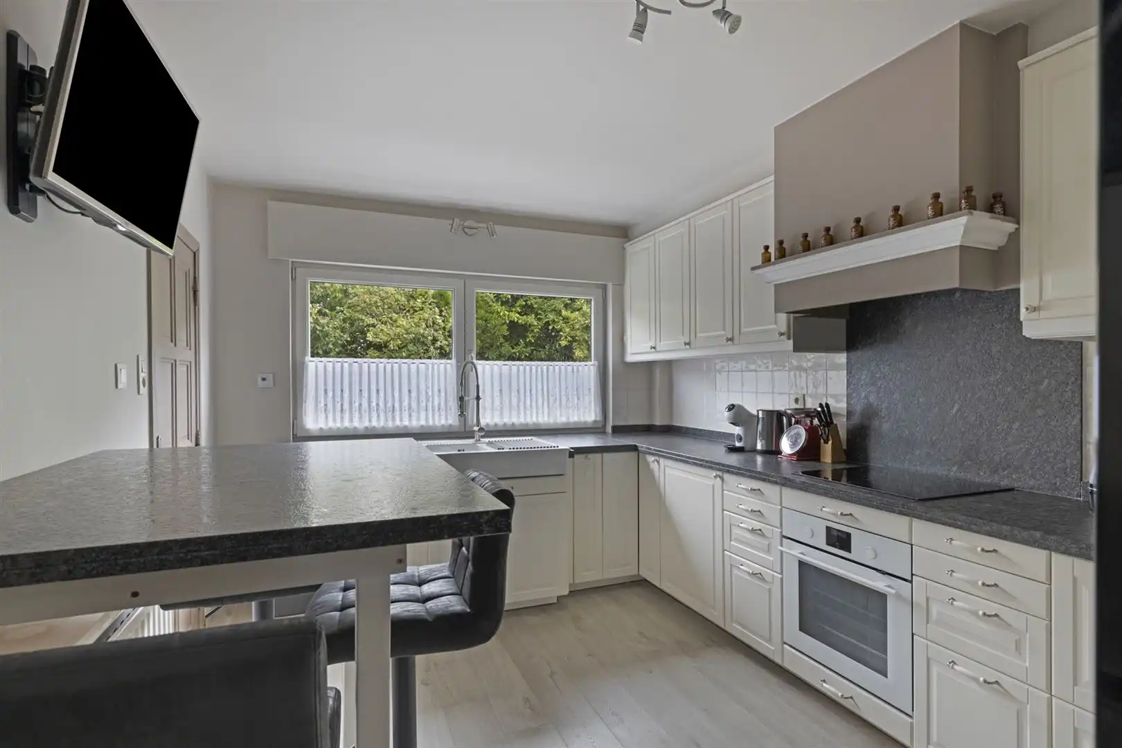 Handelswoning op commerciële toplocatie! foto 8