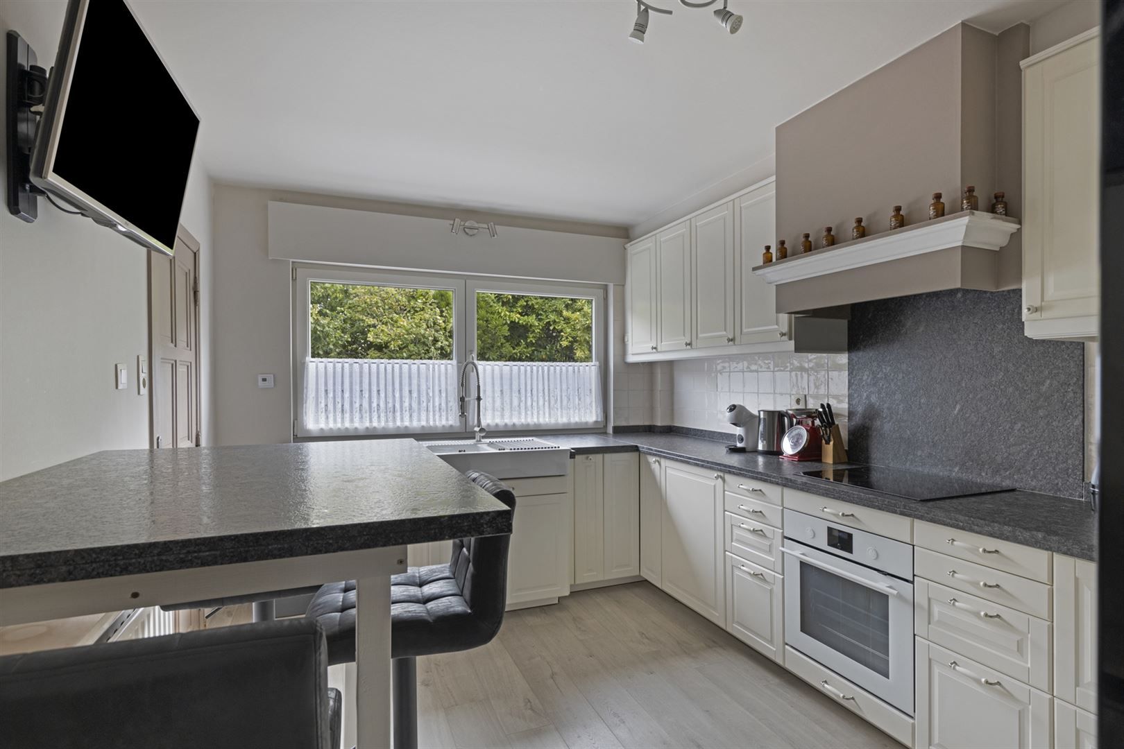 Handelswoning op commerciële toplocatie! foto 8