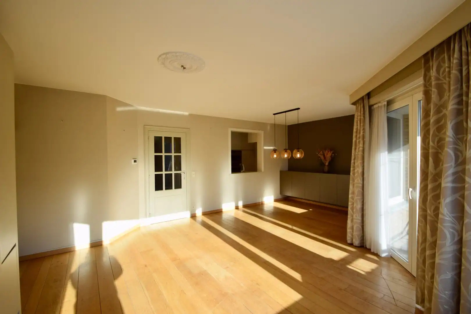 Twee slaapkamer appartement met terras gelegen aan het Alfred Verweeplein, centrum Knokke. foto 2