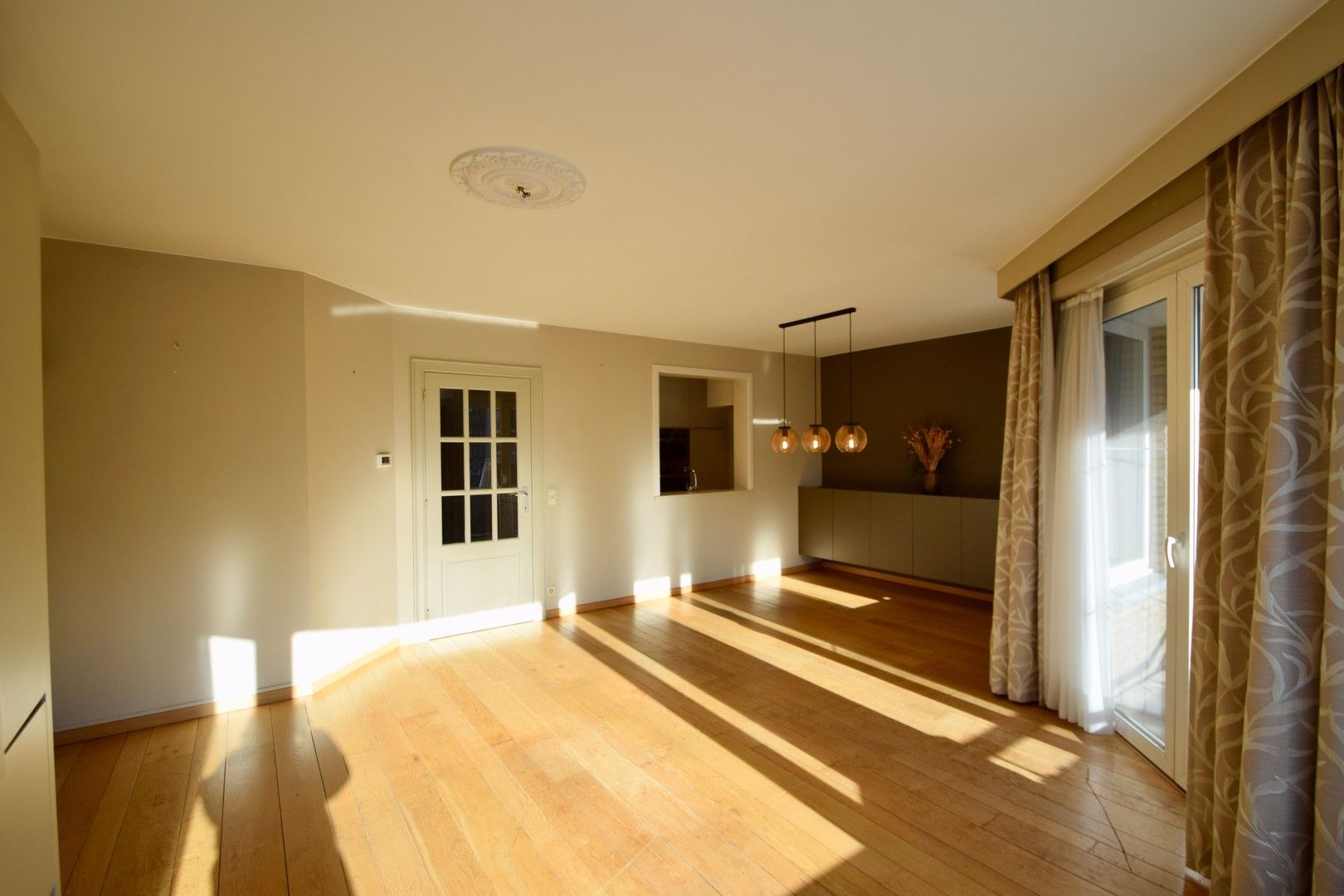 Twee slaapkamer appartement met terras gelegen aan het Alfred Verweeplein, centrum Knokke. foto 2