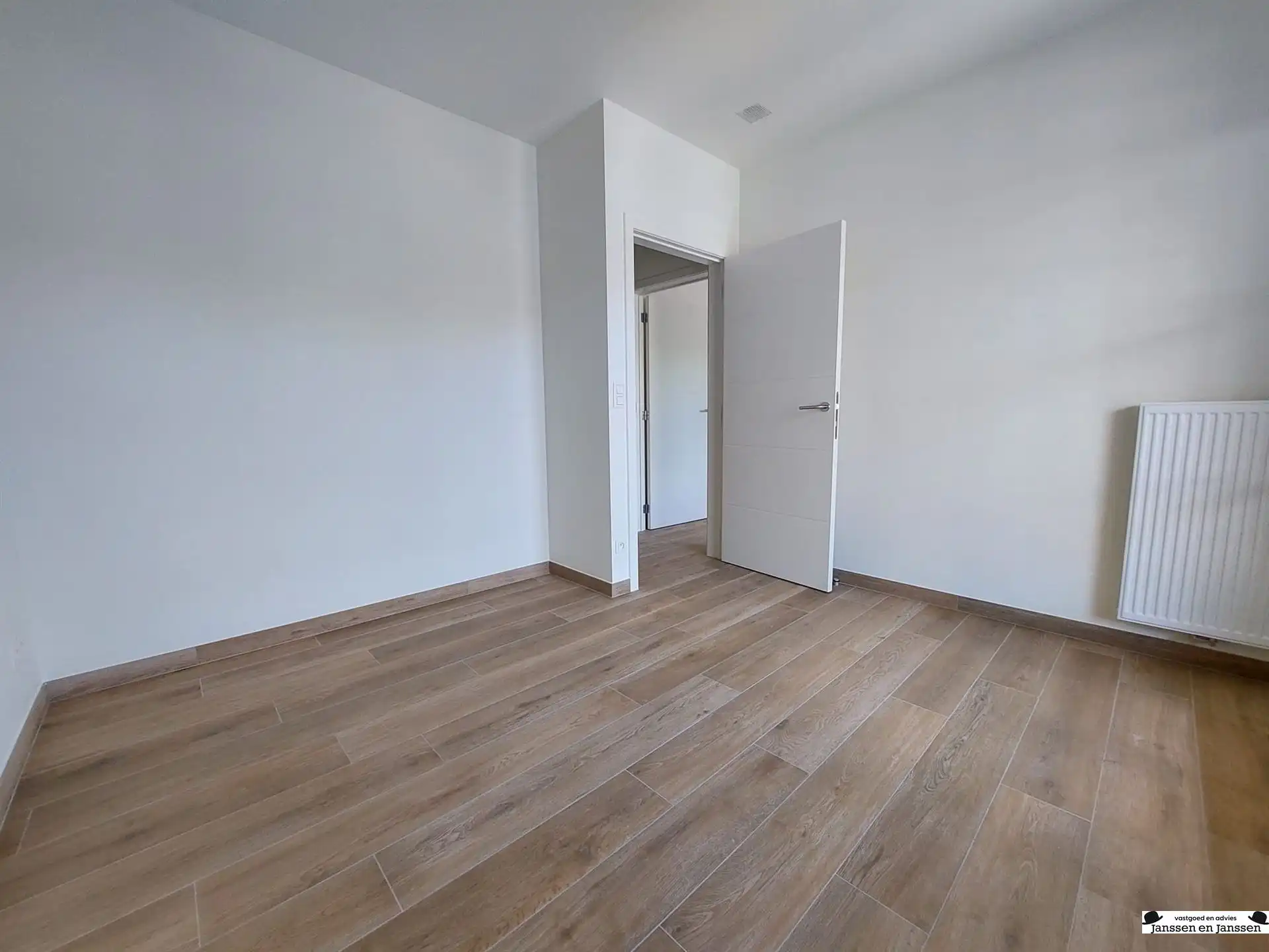 Stijlvol afgewerkt appartement met 2 slpks, twee auto-staanplaatsen en terras in het centrum van Gooreind (ca.100m²) foto 12