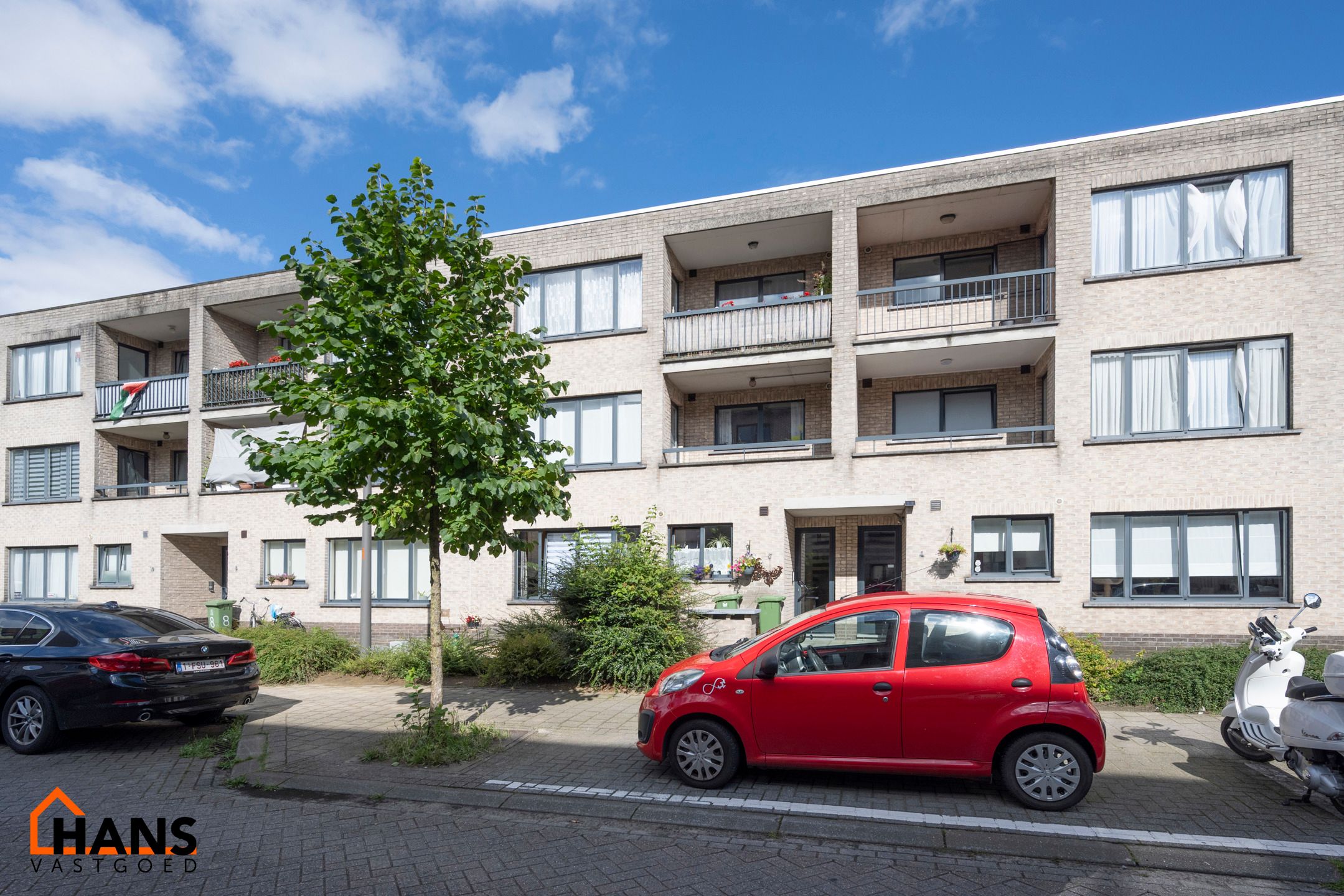 Tof opgefrist appartement met 2 terrassen en garagebox. foto 1