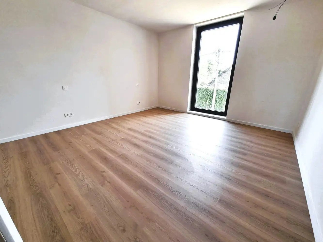 Prachtig, volledig afgewerkte nieuwbouw woning. Rustige ligging. foto 5