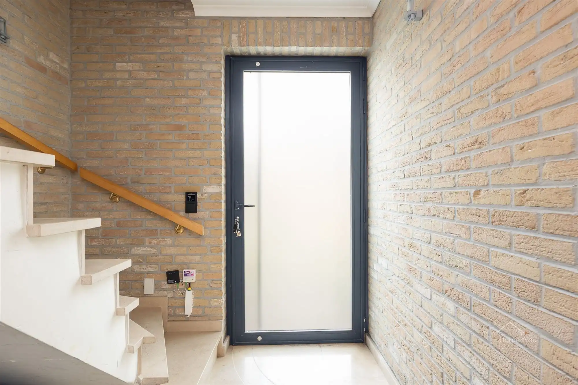 Gerenoveerd duplexappartement met privé-ingang en terras foto 17