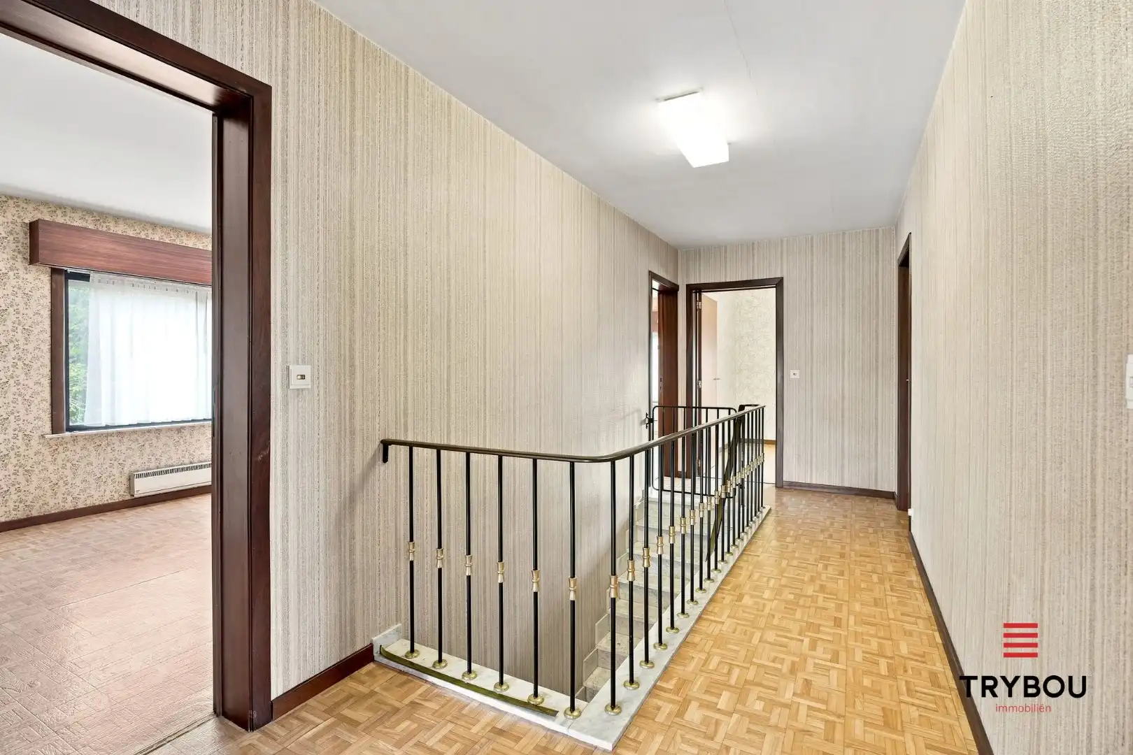 Ruime alleenstaande villa op een royaal perceel van 1265m² foto 11