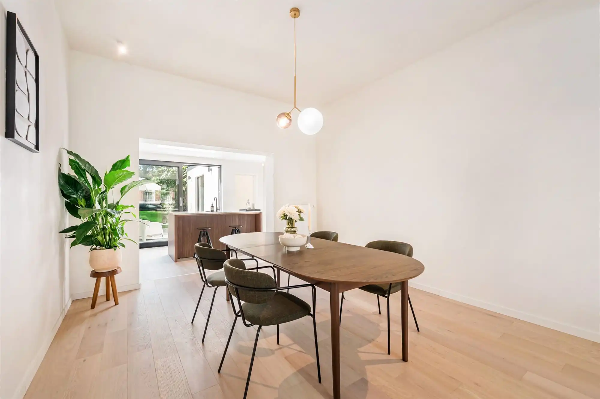 Gerenoveerde woning met 4 slk en grote tuin! foto 9