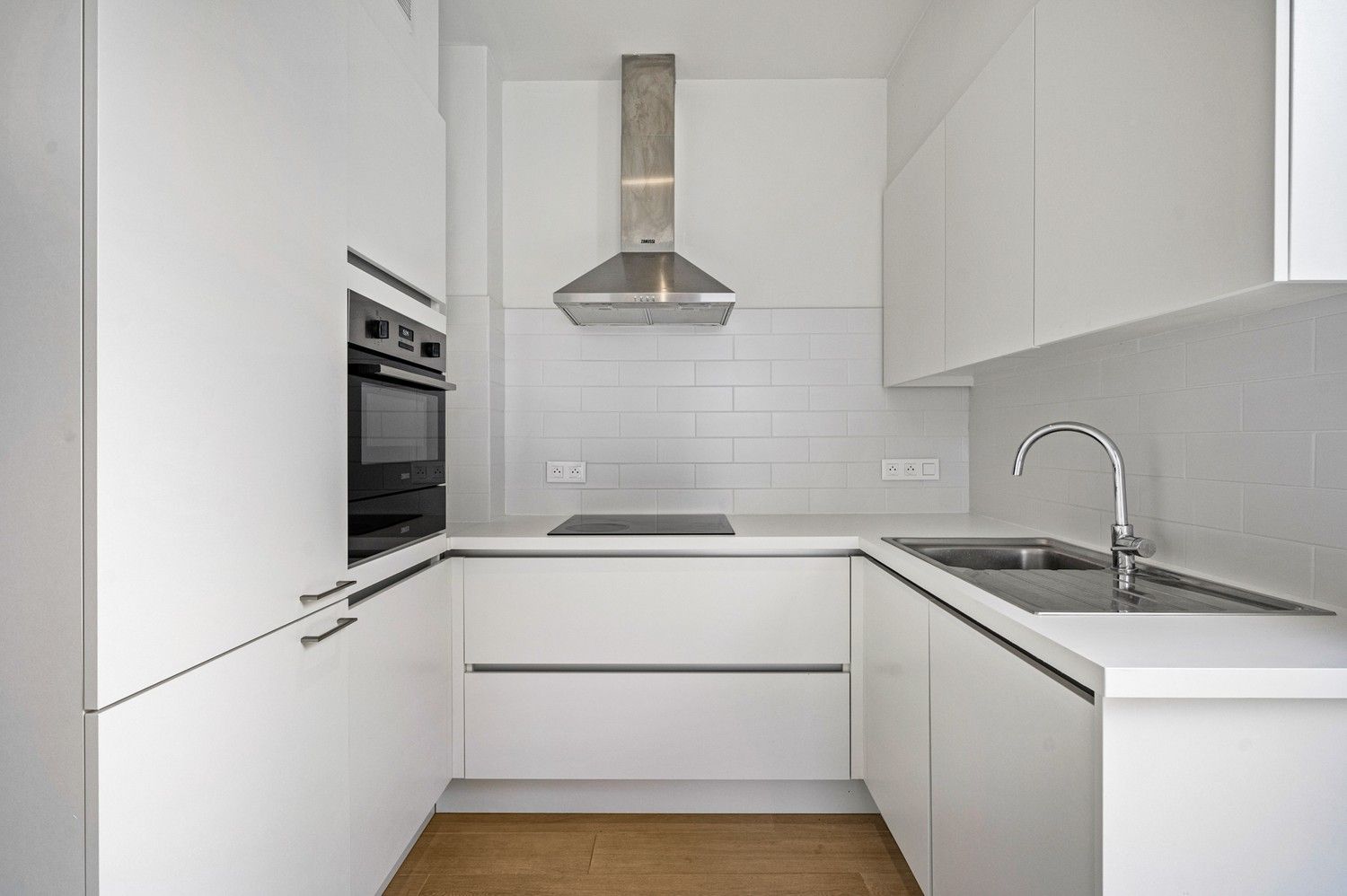 Modern 1-slaapkamer BEN appartement met een terras en autostaanplaats te Kapellen! foto 8