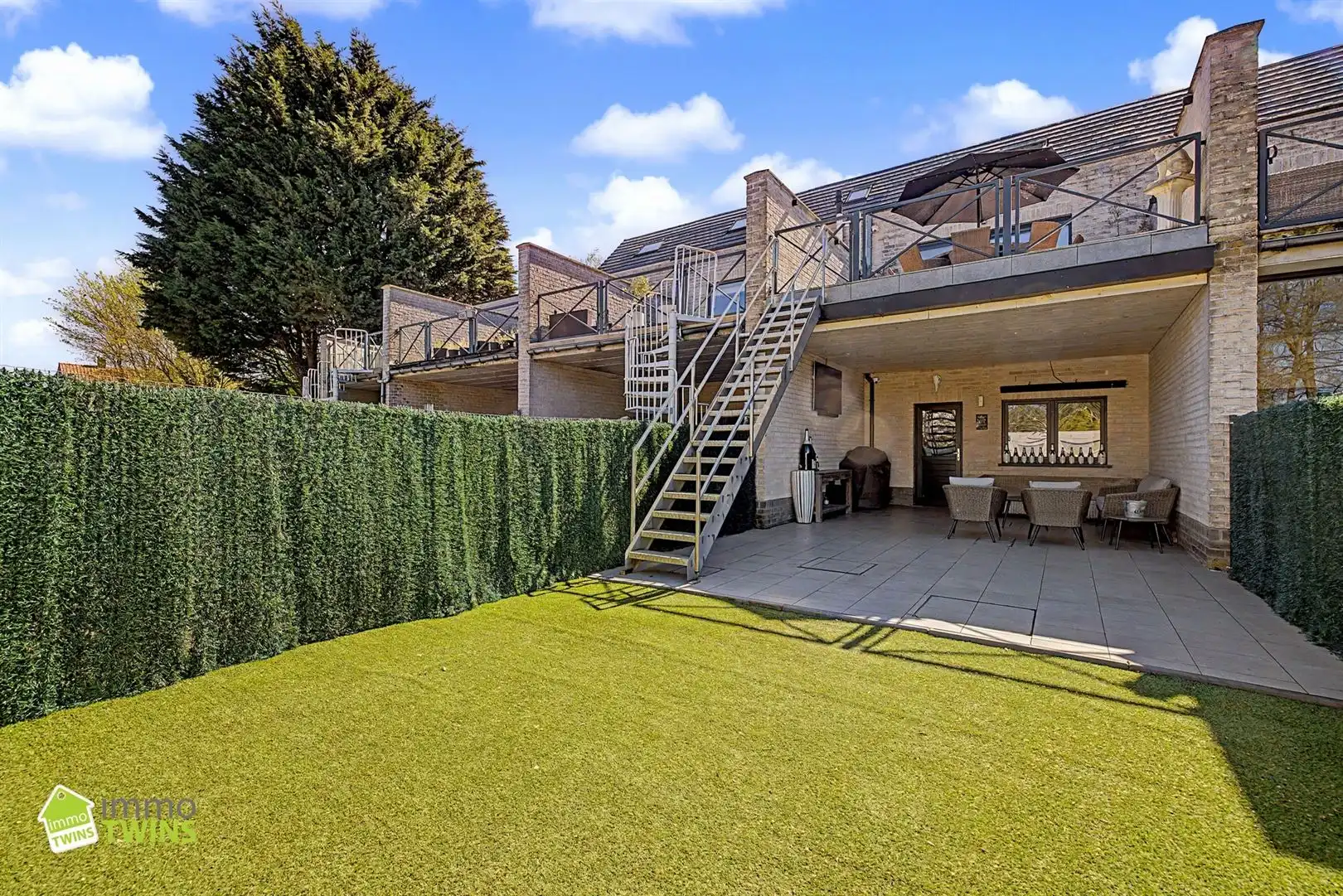 Prachtige instapklare woning met zeer ruime inpandige garage, aangelegde tuin met terras te Waasmunster foto 6