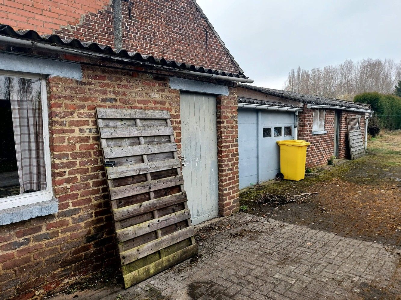 Ruime te renoveren woning foto 16