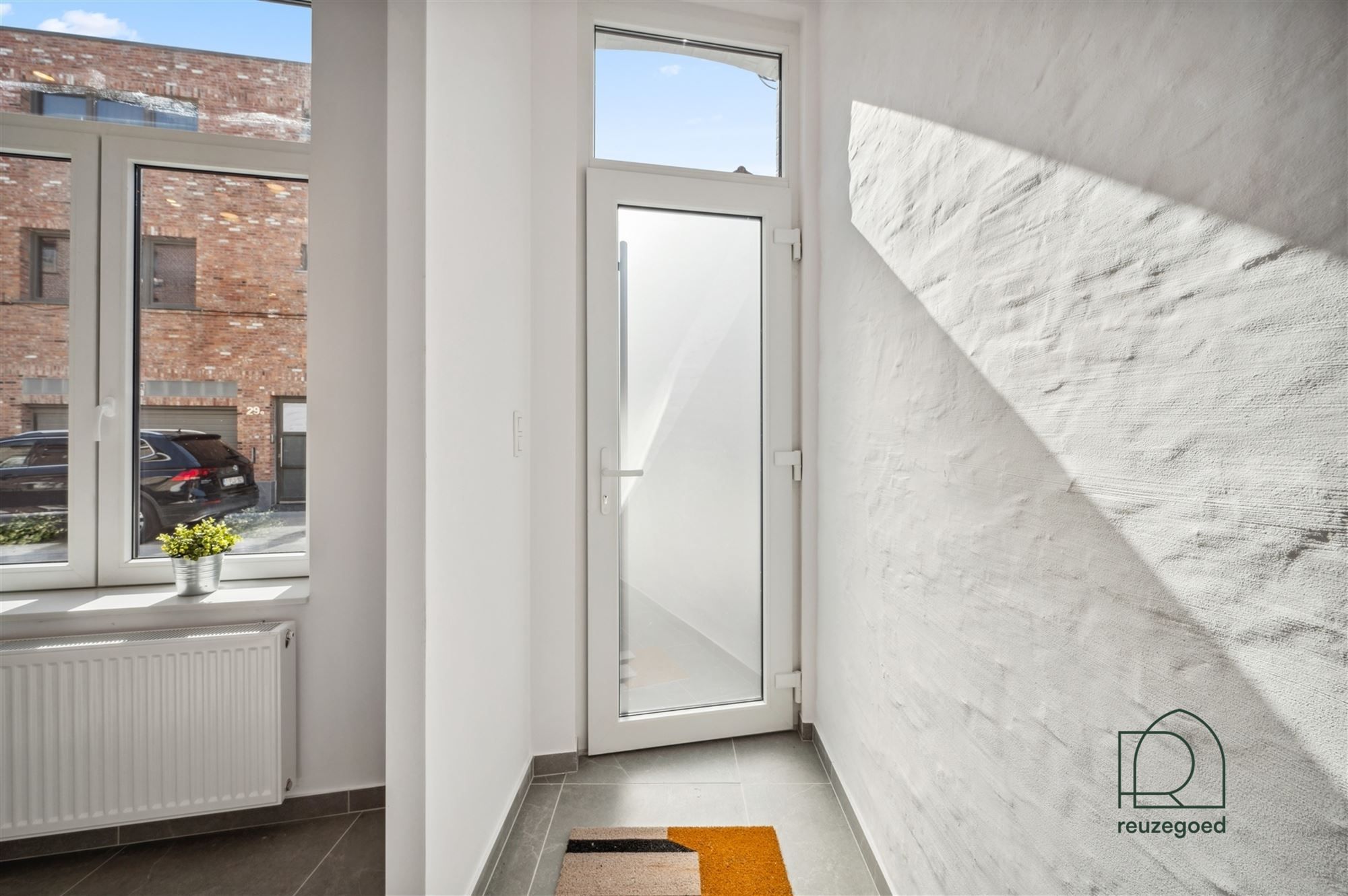 Instapklare, volledig gerenoveerde woning met 3 slaapkamers foto 2