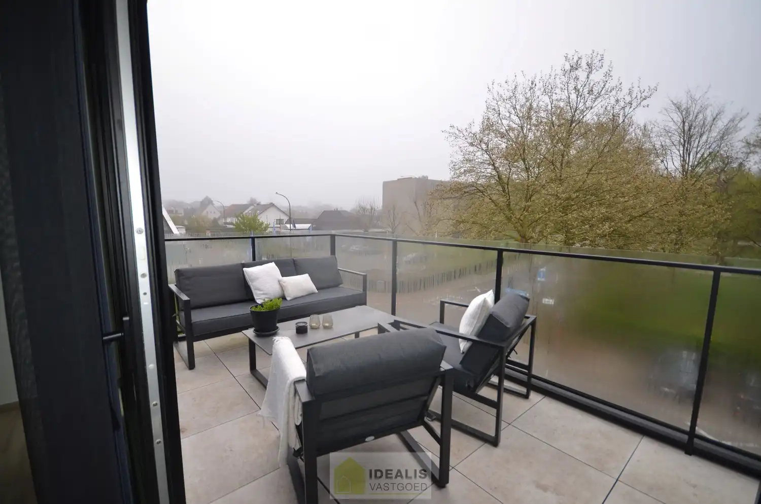 IDEALIS VASTGOED – INSTAPKLAAR APPARTEMENT MET KELDERBERGING EN ONDERGRONDSE AUTOSTAANPLAATS foto 13