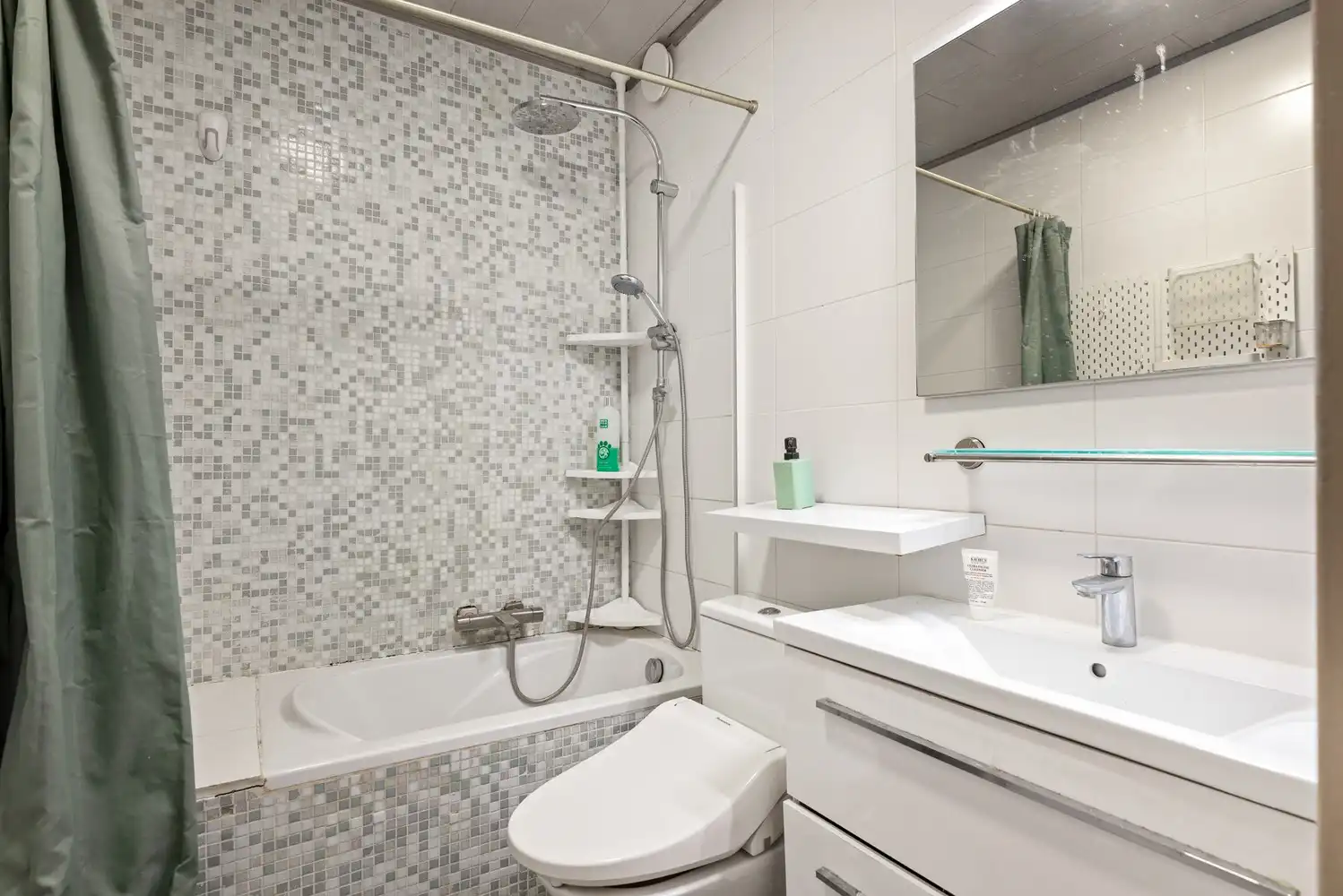 Appartement met twee ruime slaapkamers op de tweede verdieping! foto 10