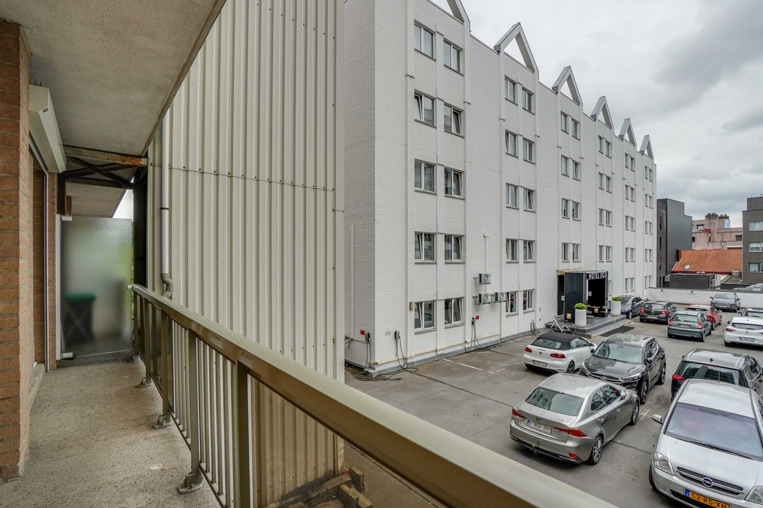 GEZELLIG INTREKKLAAR APPARTEMENT PAL IN GENK-CENTUM foto 15