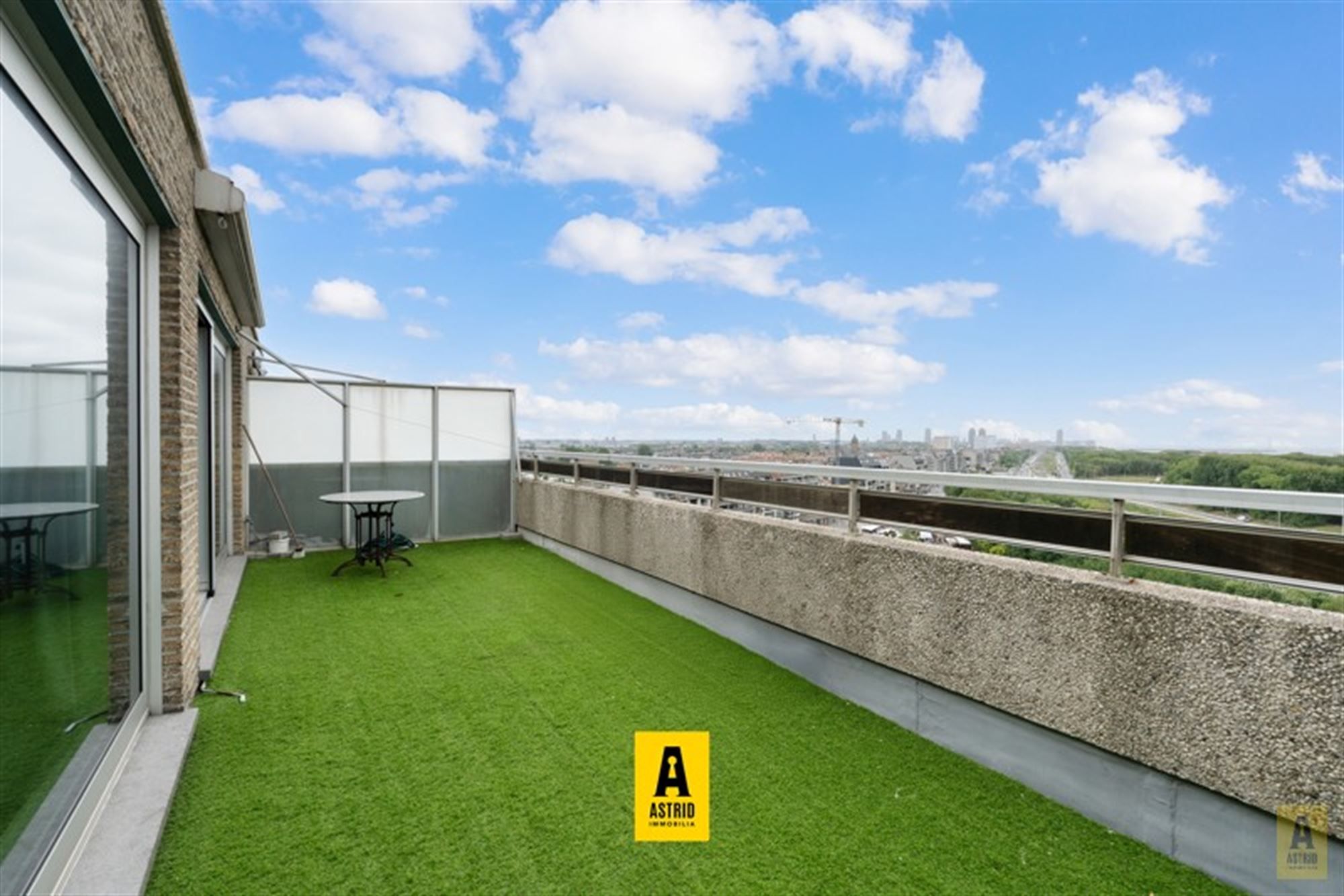 Uitzonderlijk aanbod! Duplexappartement op topligging met open zeezichten en riant zonne(dak)terras! foto 2