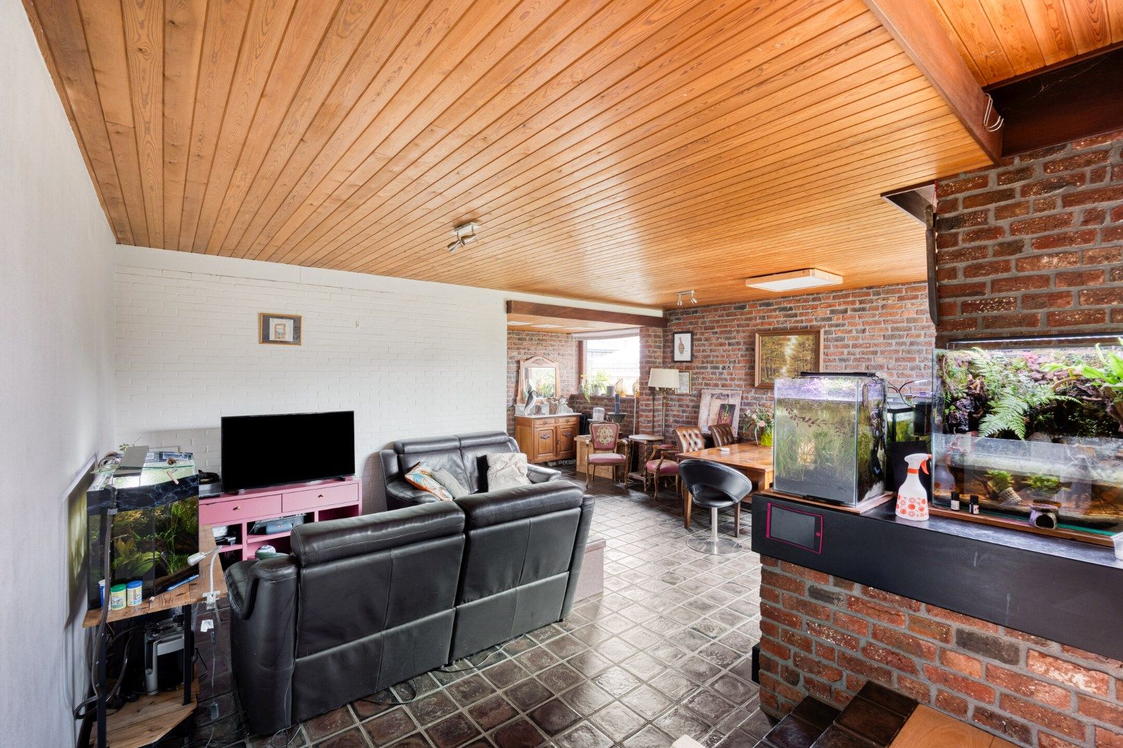 Gunstig gelegen instapklare woning op prachtig perceel van 10a88 ! foto 5