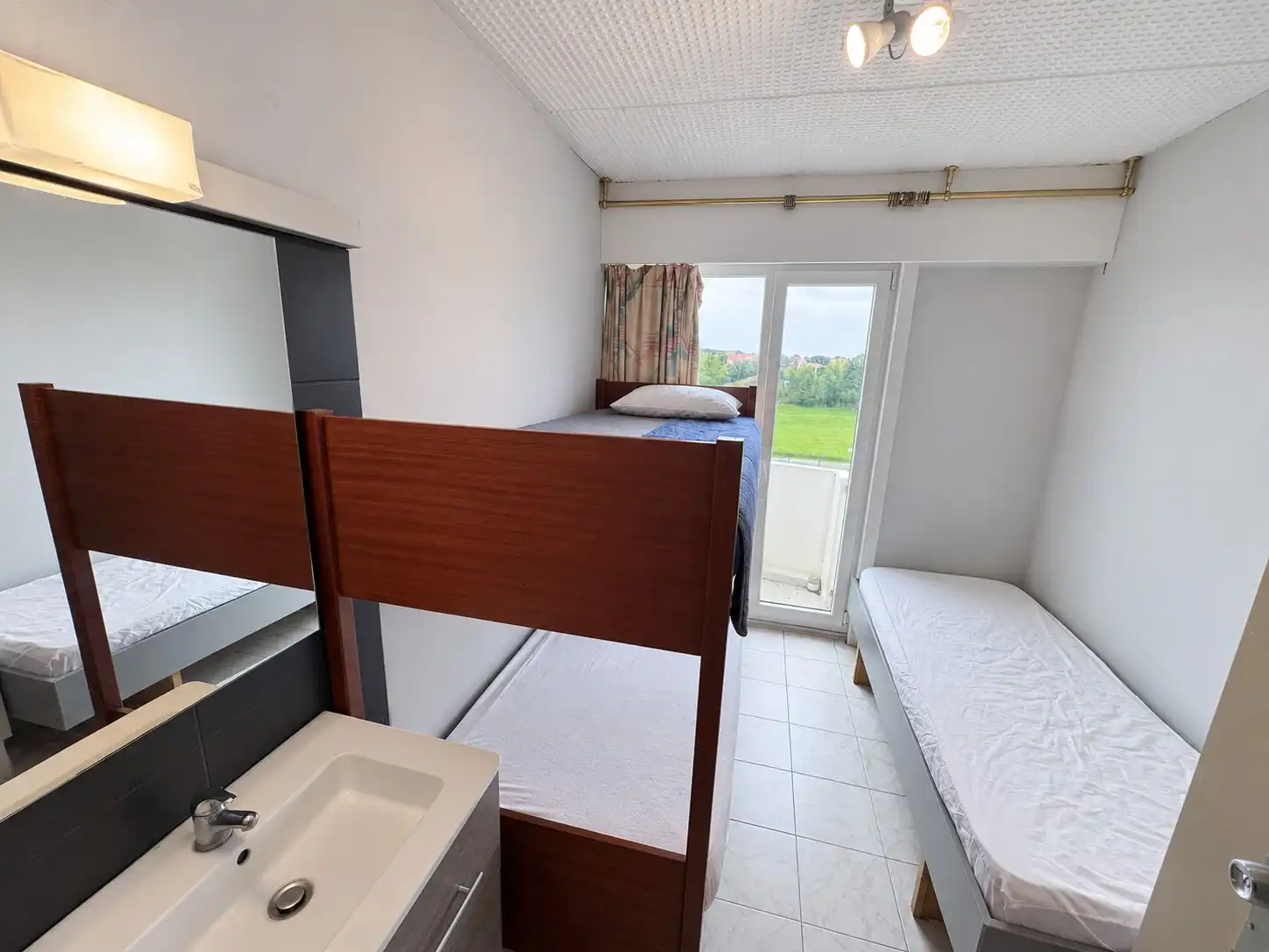 Te renoveren appartement met terras in Park Atlantis – De Haan. foto 10