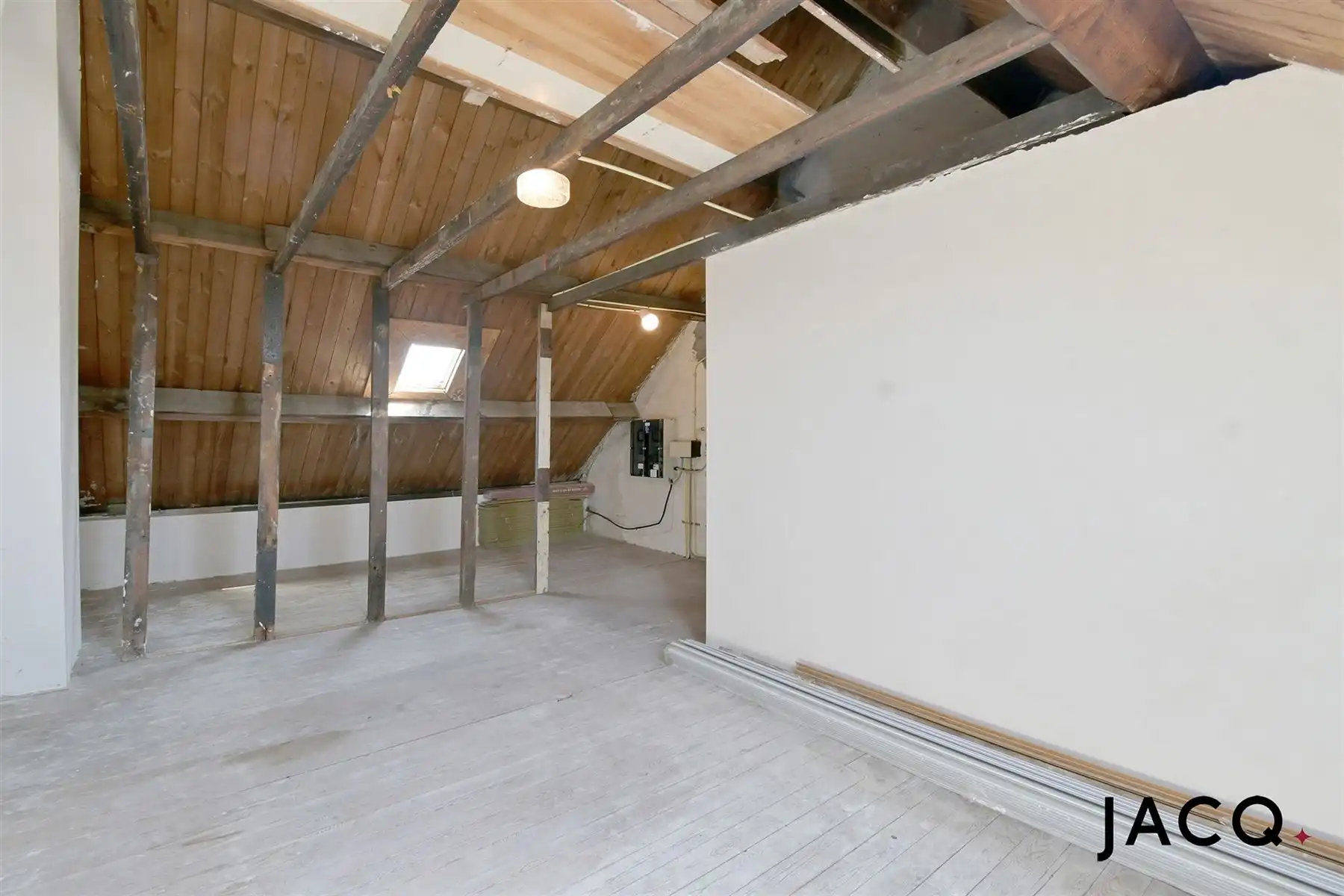 Te renoveren woning met 4 slpk's, terras (25m²) en garage! foto 18
