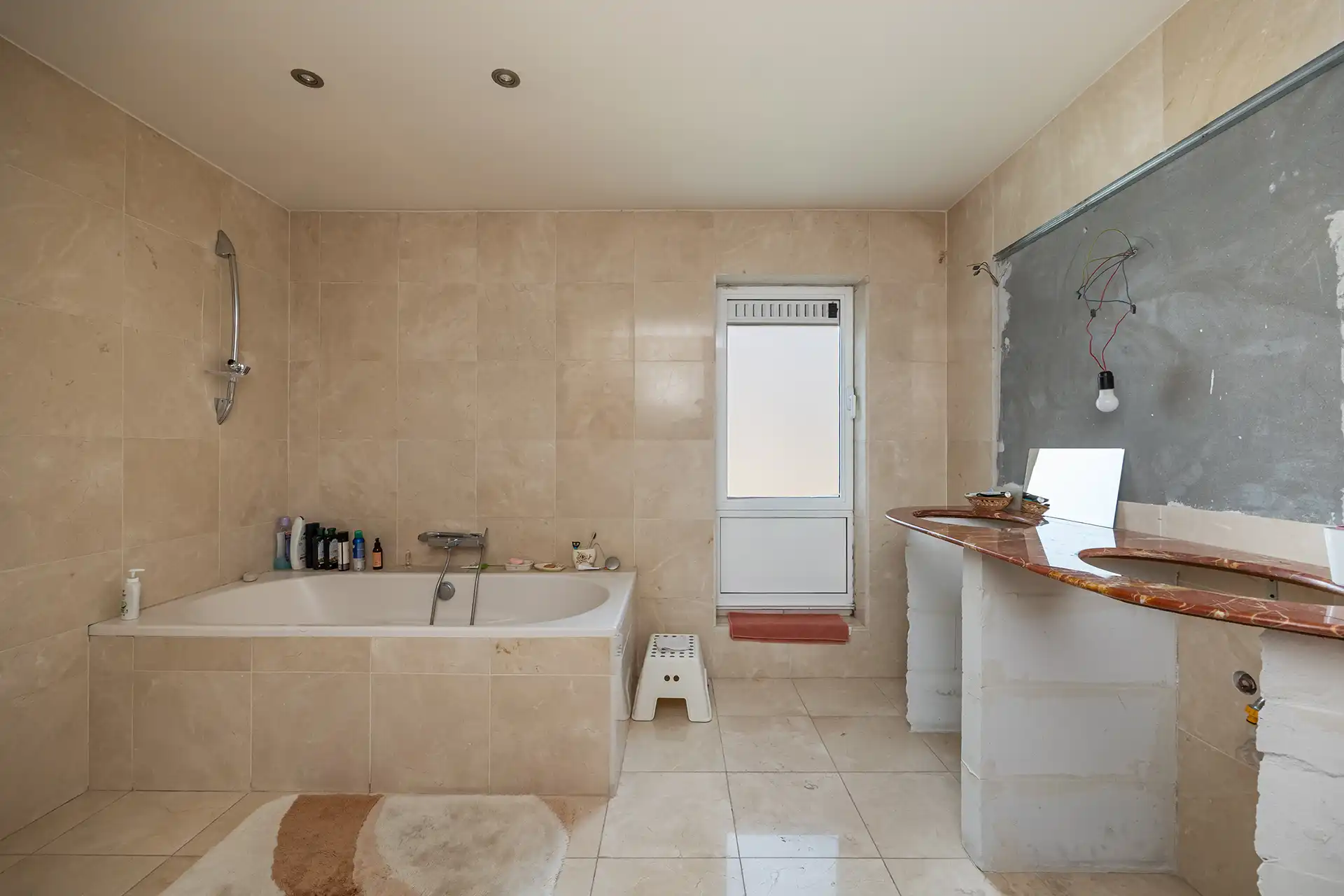 Ruime villa met 4 slpk's en 3 badkamers op toplocatie foto 16