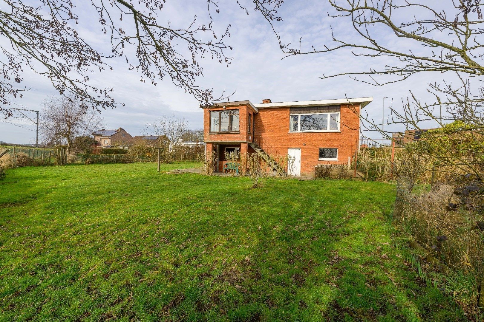 Hoofdfoto van de publicatie: TE RENOVEREN ALLEENSTAANDE WONING OP 827 m² IN HARTJE TIELT