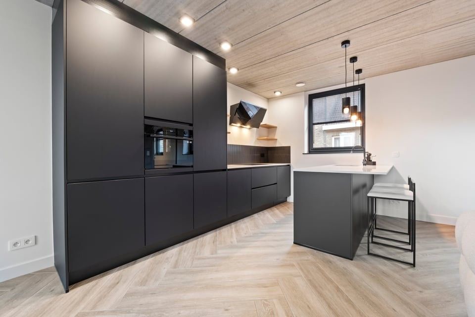 PRACHTIG GERENOVEERD APPARTEMENT MET GARAGE TE HUUR MIDDENIN HET CENTRUM VAN SINT-TRUIDEN foto 5