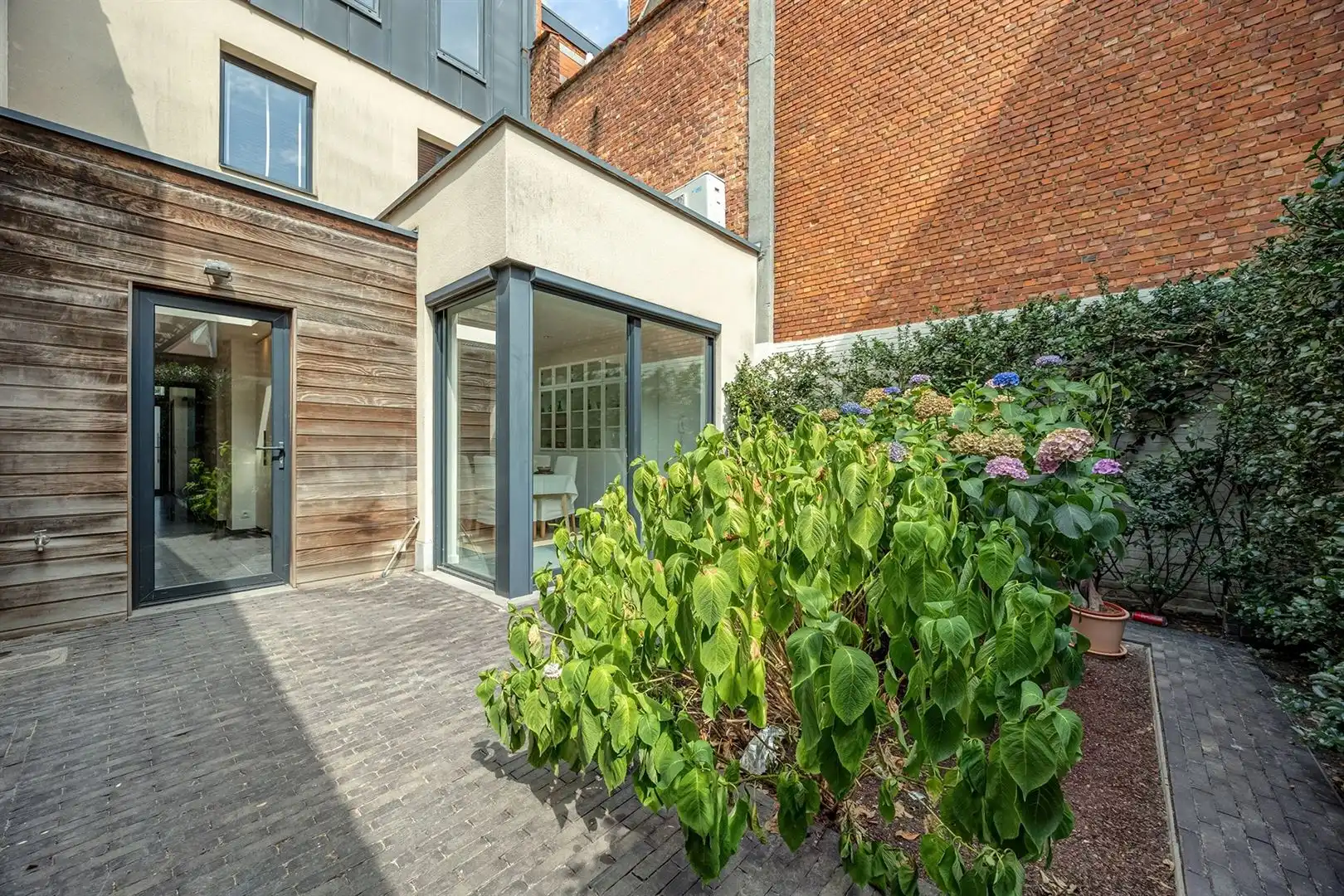 Instapklare herenwoning met privéparking, zonnepanelen en zuidgerichte patio foto 28