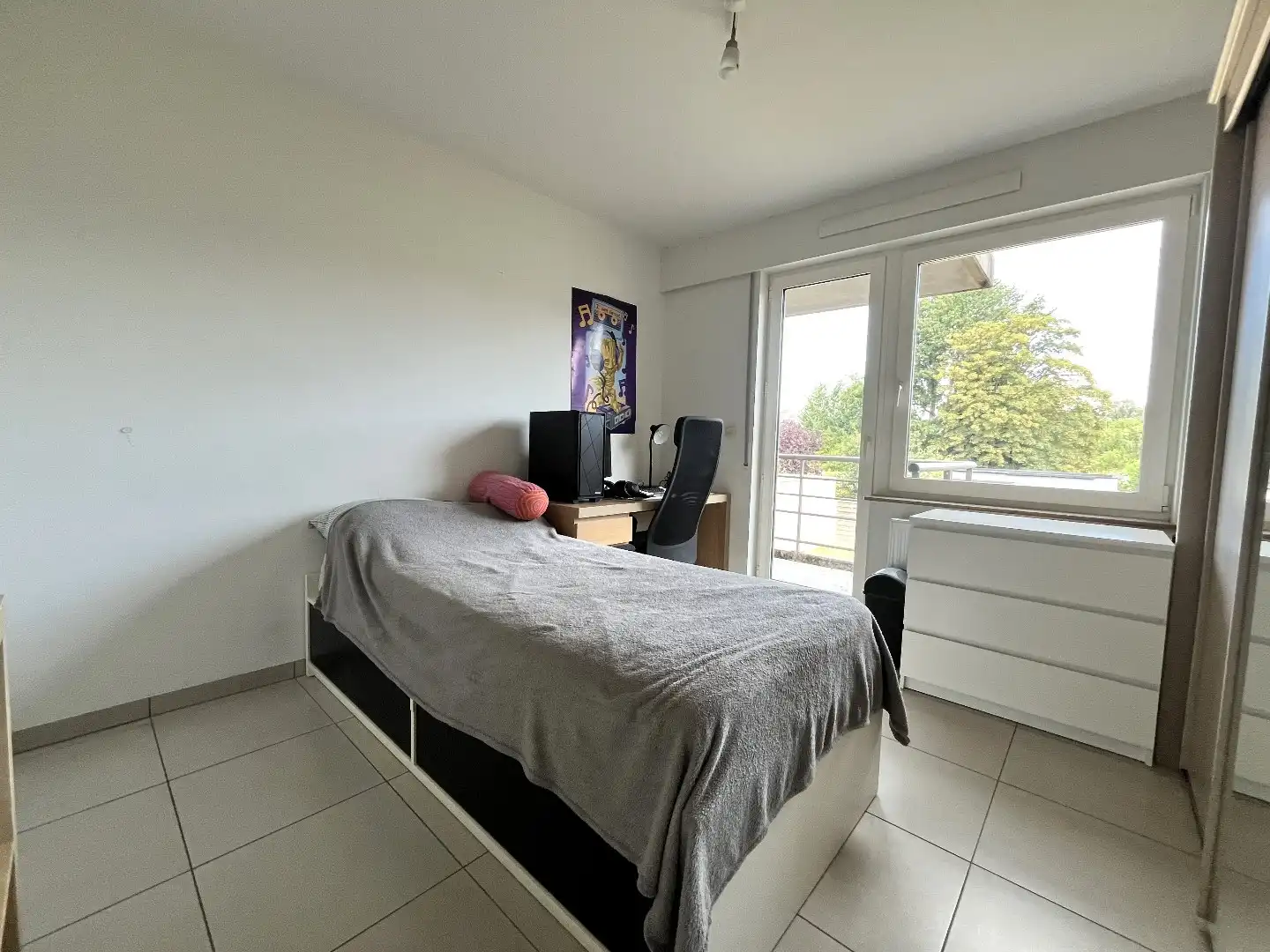 Comfortabel 2-slpk appartement met terras en garage foto 9