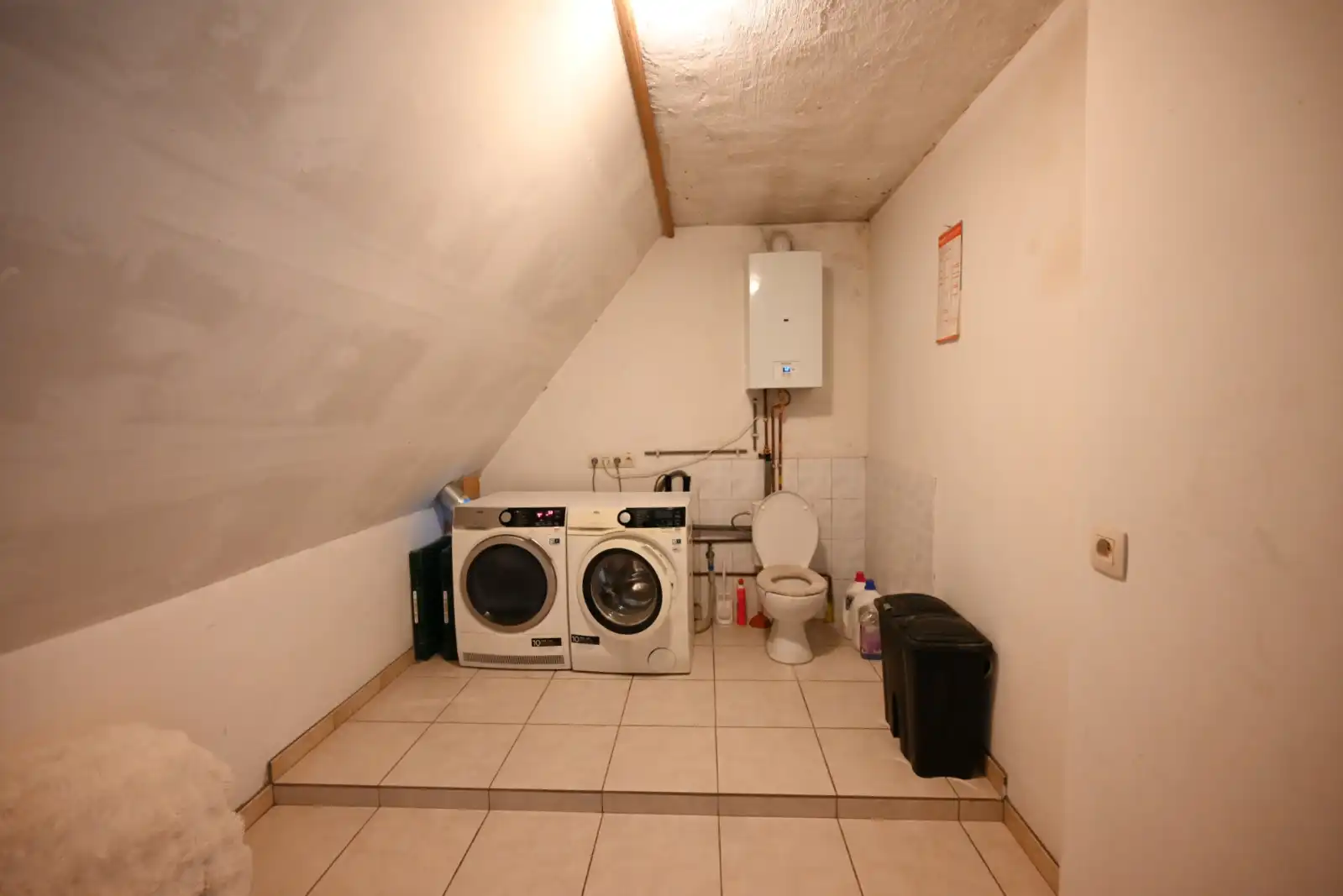 Alleenstaande woning met ruime tuin in Izegem (Bosmolens) te huur! foto 13