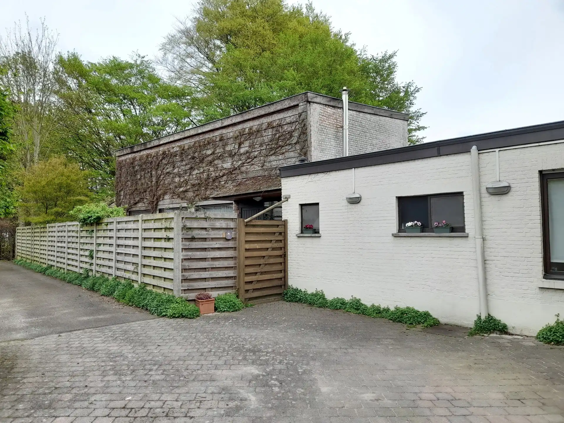 Handelspand met woonhuis en tuintje foto 4