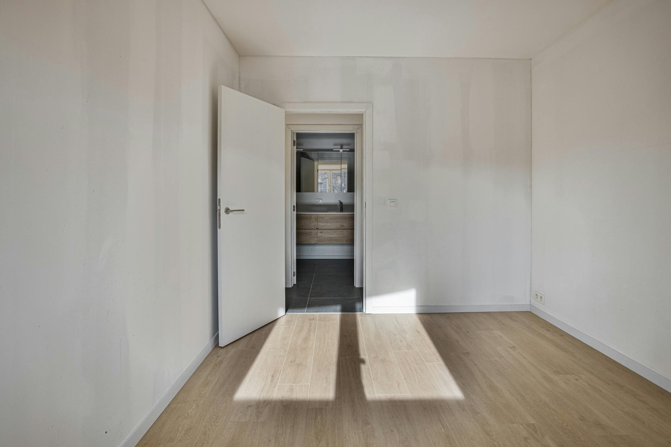 Gerenoveerd appartement met 3 slaapkamers in Boom foto 13