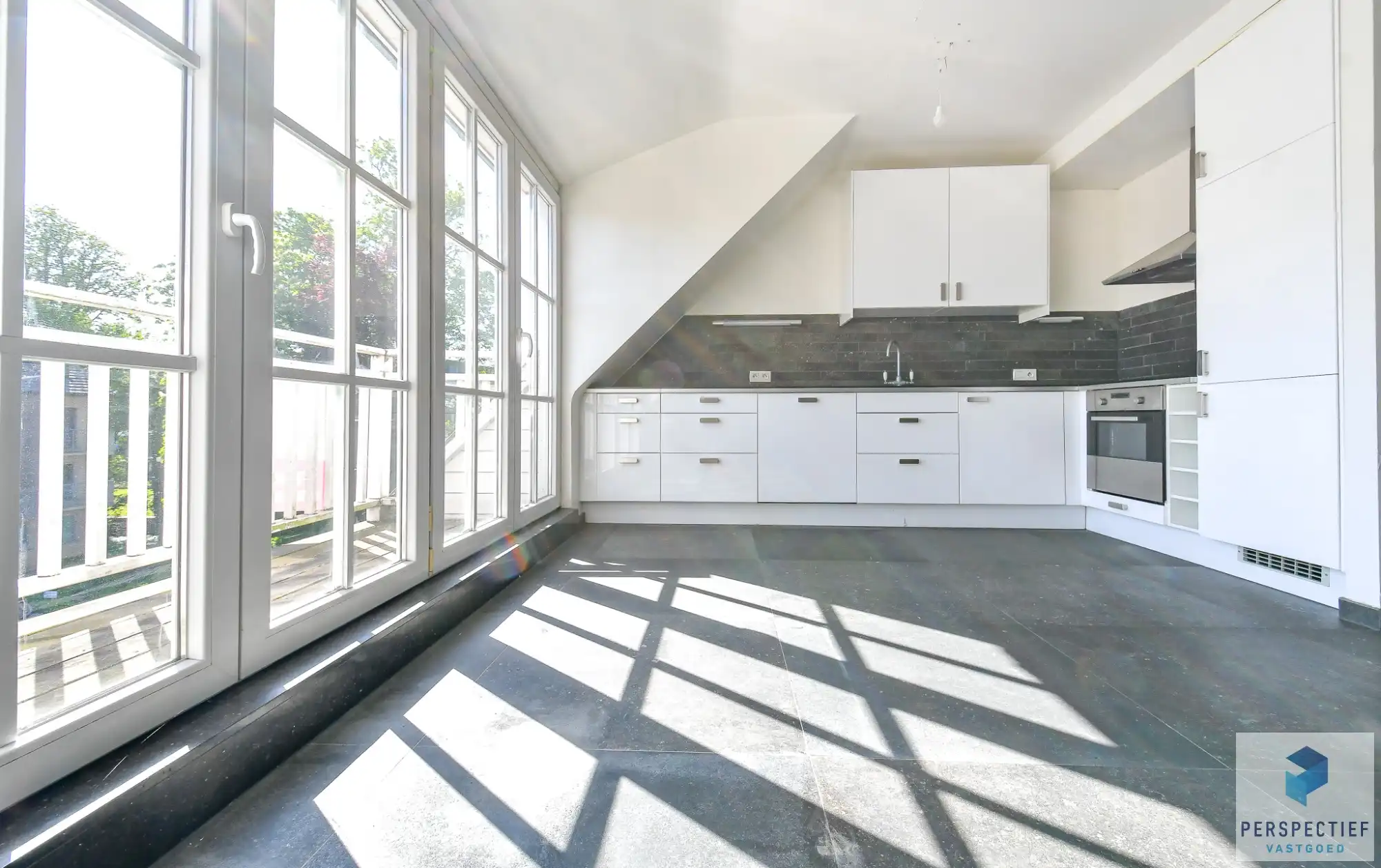 Ruim en modern woonappartement (bouwjaar 2020) met 2 slaapkamers en terras. foto 2
