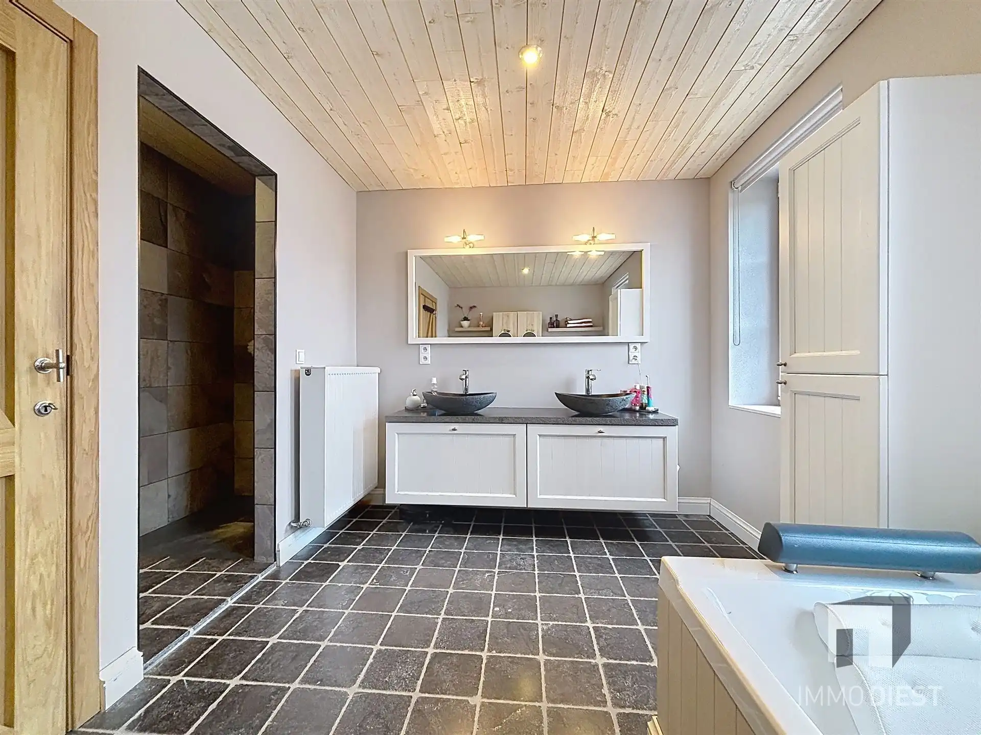 Charmante, instapklare gezinswoning met 3 ruime slaapkamers op 8a 52ca. foto 17