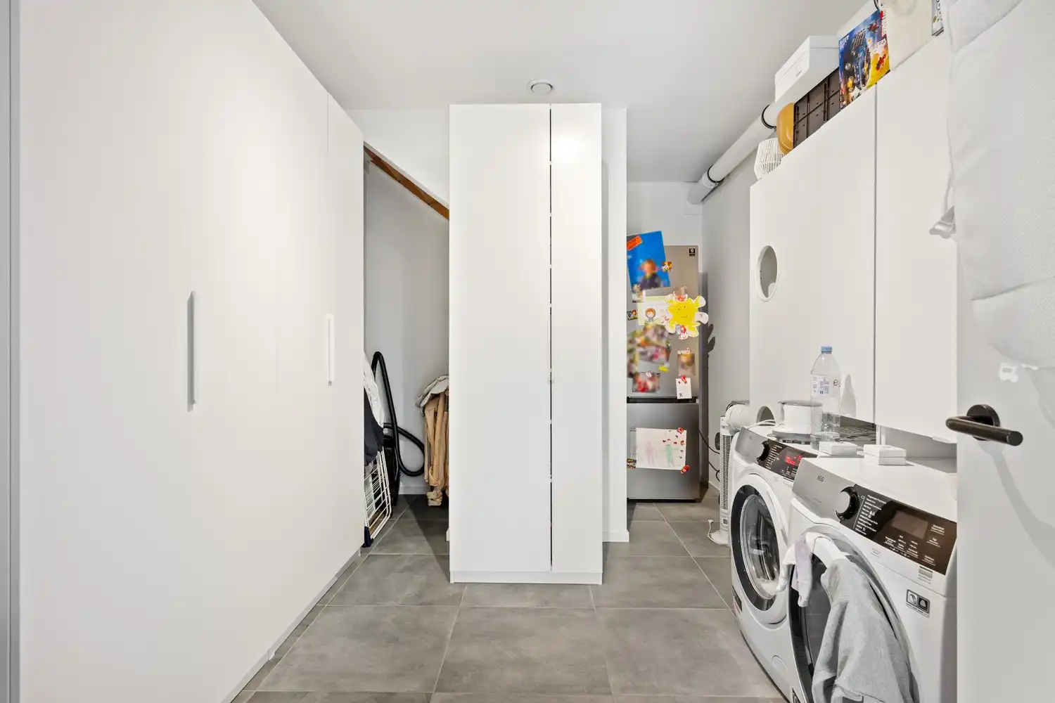 Half open bebouwing in een rustige wijk met 4 à 5 slaapkamers! foto 11