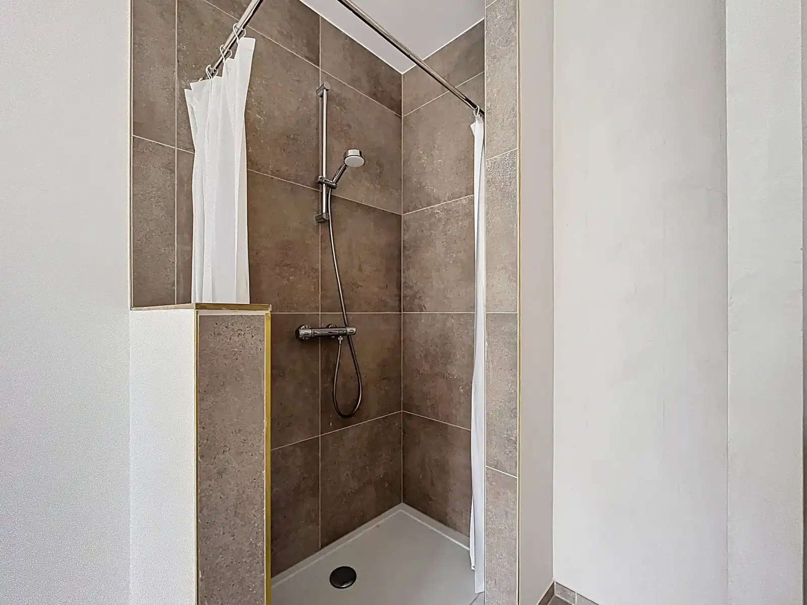 Prachtige HOB met 5 SLPK, tuin, garage en staanplaatsen! foto 12