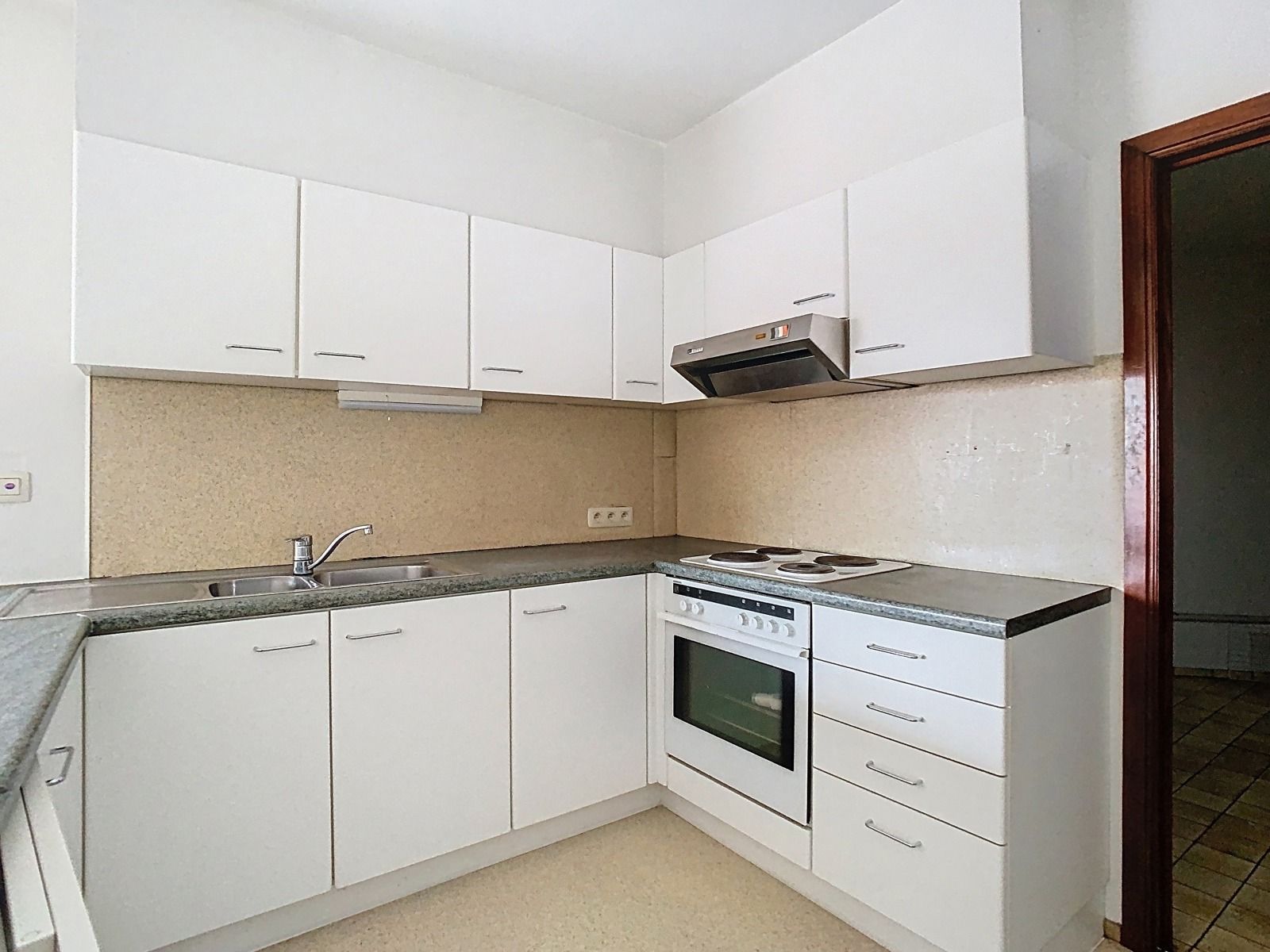 Centraal gelegen appartement met 3 SLPK! foto 6