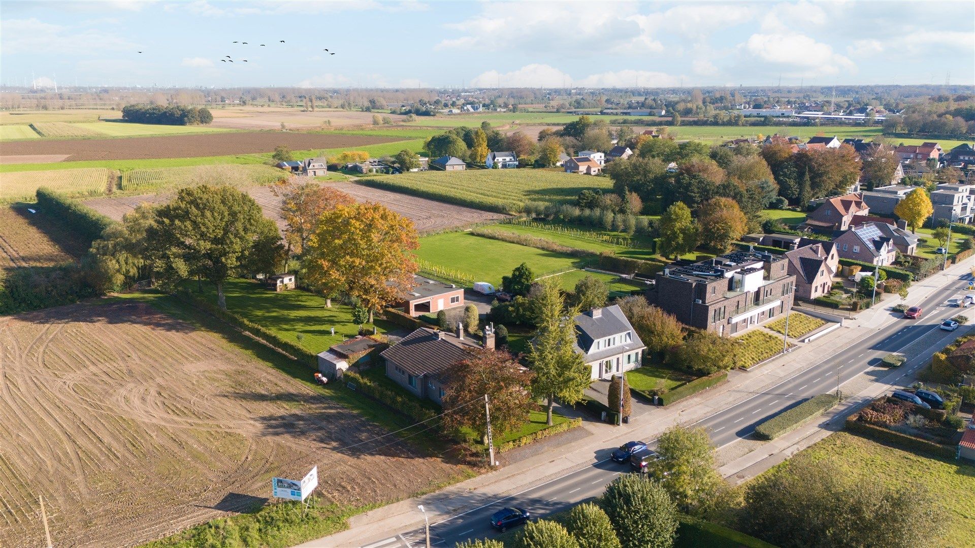 Ruime gezinswoning type bungalow met 4 slaapkamers en een mooi aangelegde tuin op een perceel van 2.098m² foto 25