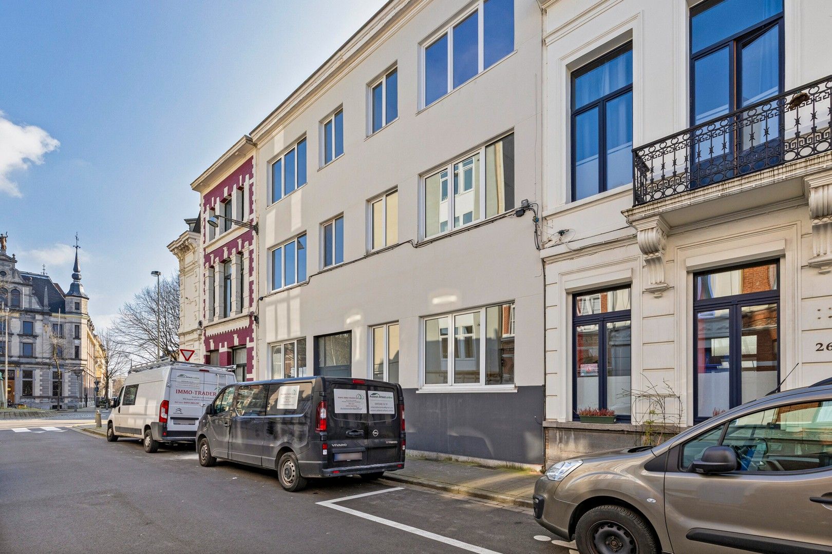 VERHUURD APPARTEMENT foto {{pictureIndex}}