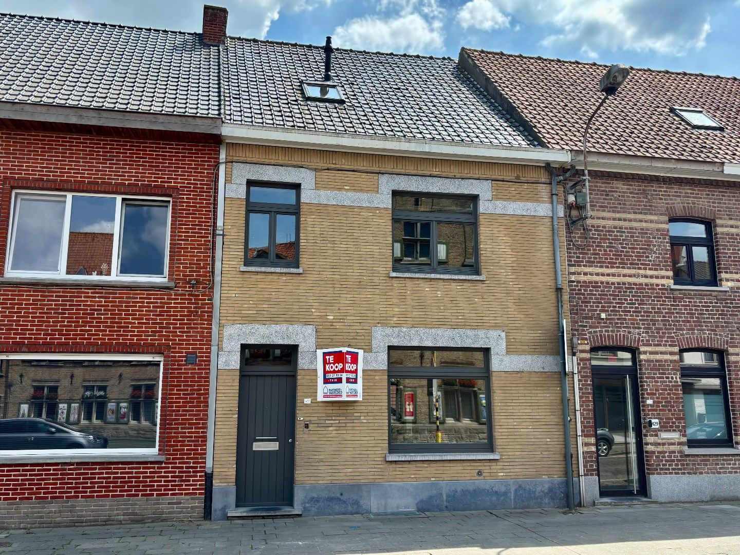 Gerenoveerde rijwoning in centrum Vlamertinge foto 3