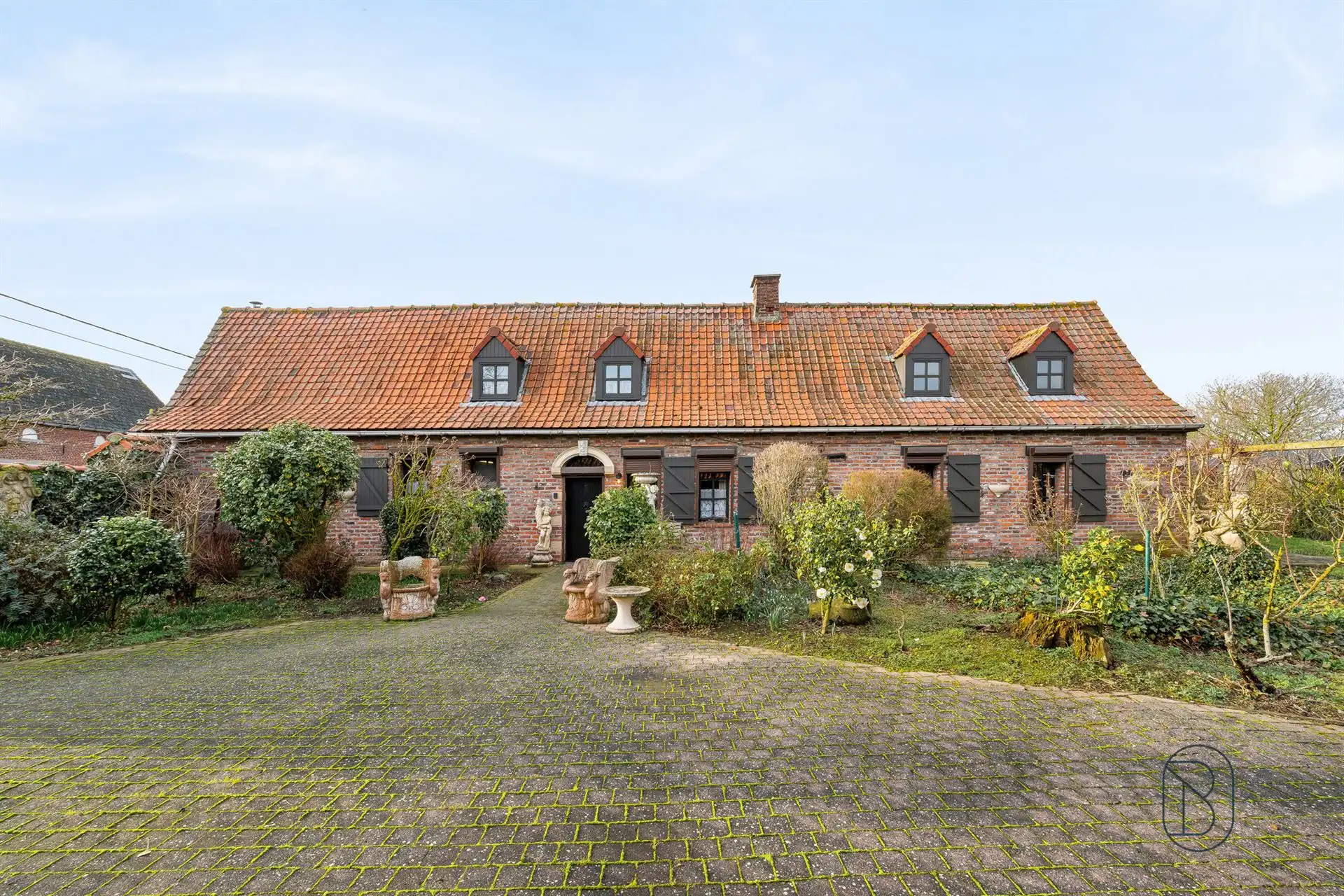Charmante woning en bijgebouwen, met een prachtig zicht! foto 2