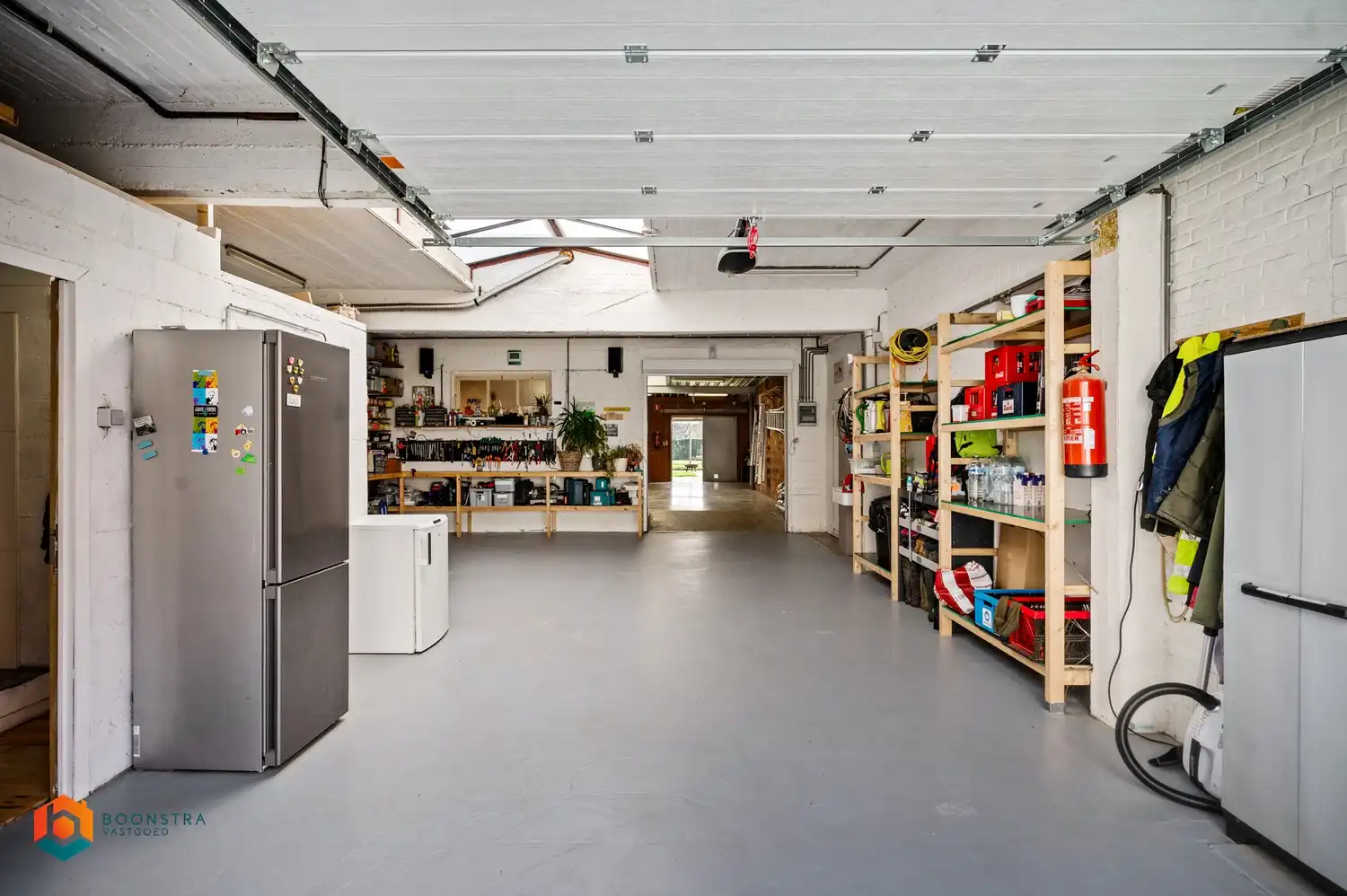 Leuke woning met 3 slpkrs en vergund magazijn/loods van 300m² foto 2