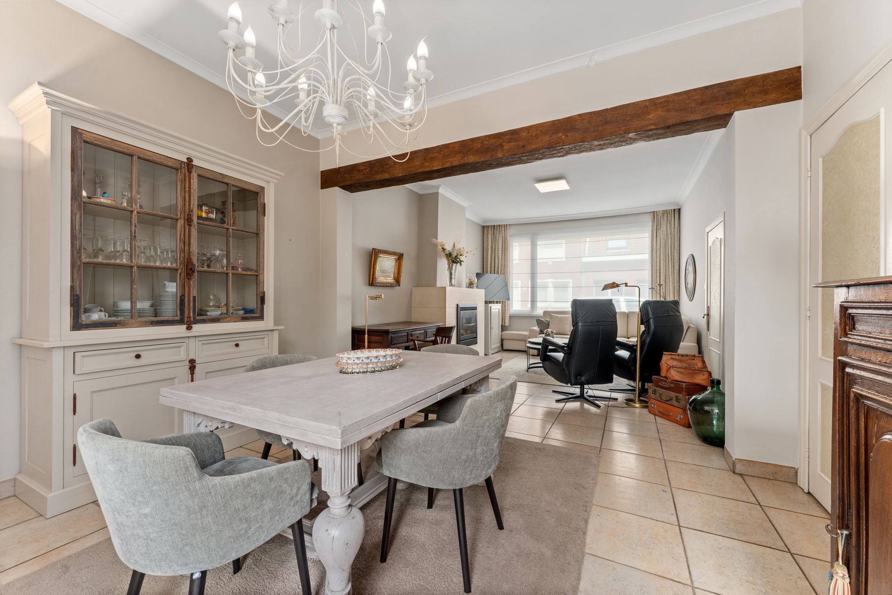 Hoofdfoto van de publicatie: Ruime polyvalente woning met bureel en dubbele garage