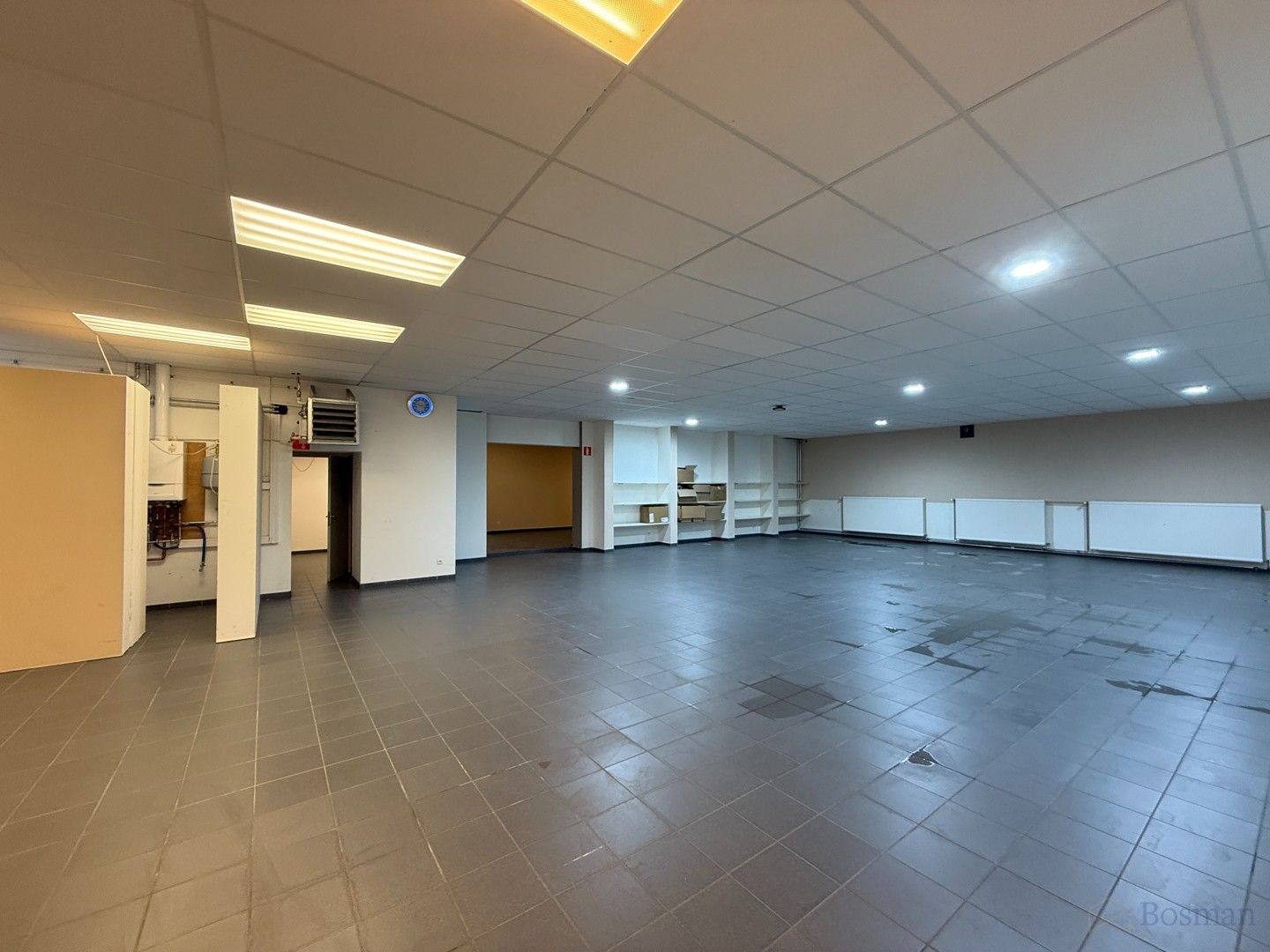Bedrijfshal met bureauruimte (360m²) te huur in Tessenderlo foto 8