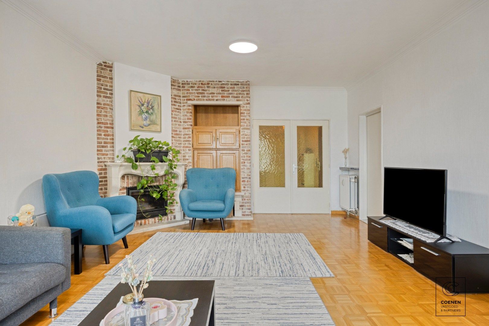 Ruim appartement van 104 m² met drie slaapkamers op centrale ligging te Merksem! foto 4