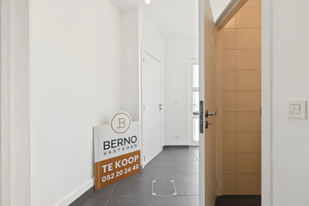 Volledig gerenoveerd gelijkvloers appartement met privatief terras in het hart van Kruibeke foto 5