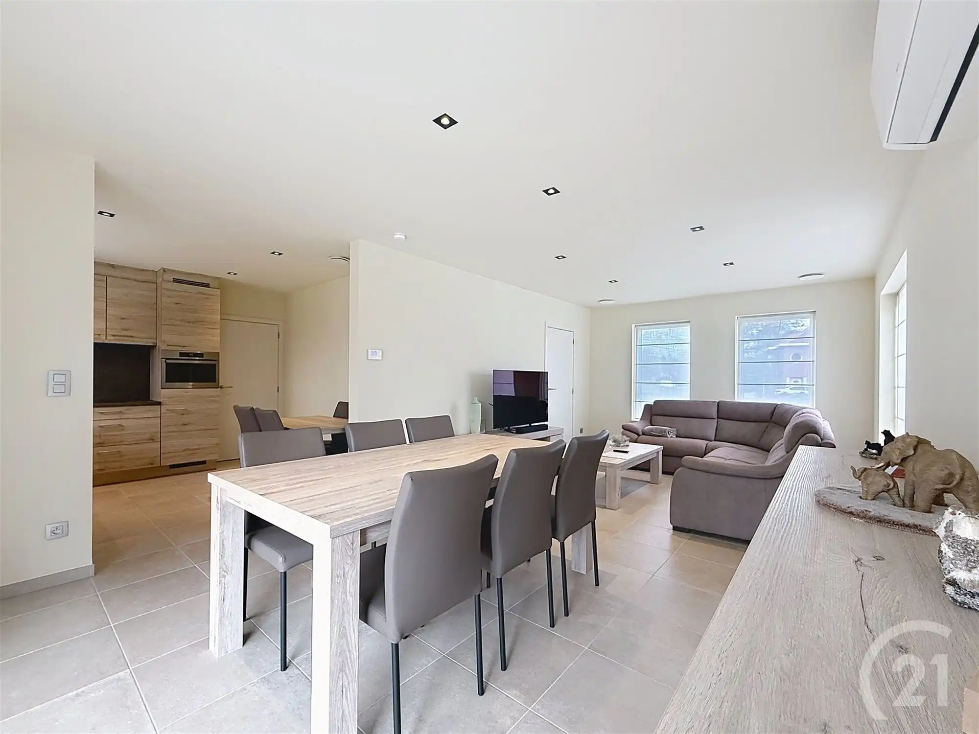 Aangename recente woning met 3 slaapkamers! foto 7