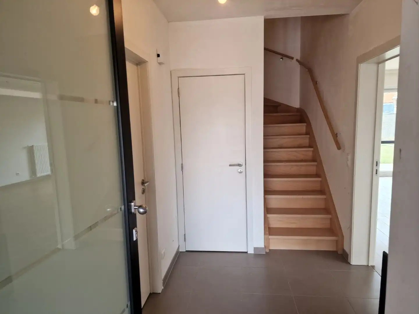 Recente halfopen woning met zonnige tuin  foto 6