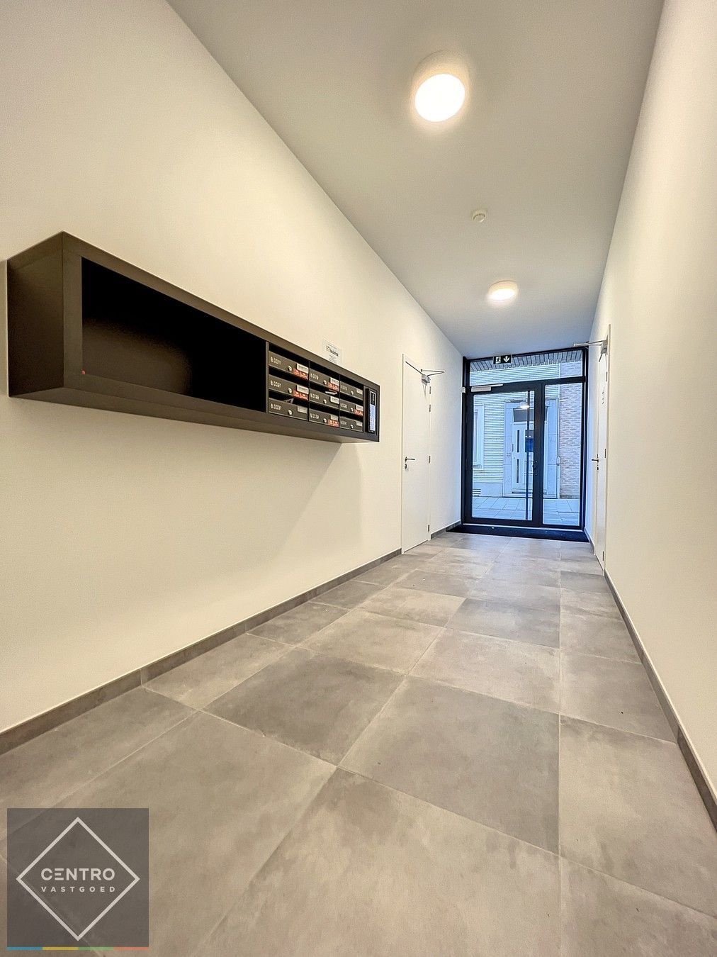 NB-appartement (103m²) met RUIM zonneterras (26m²) pal in het CENTRUM van Kortrijk ! Aankoop aan 6% BTW mogelijk! foto 5