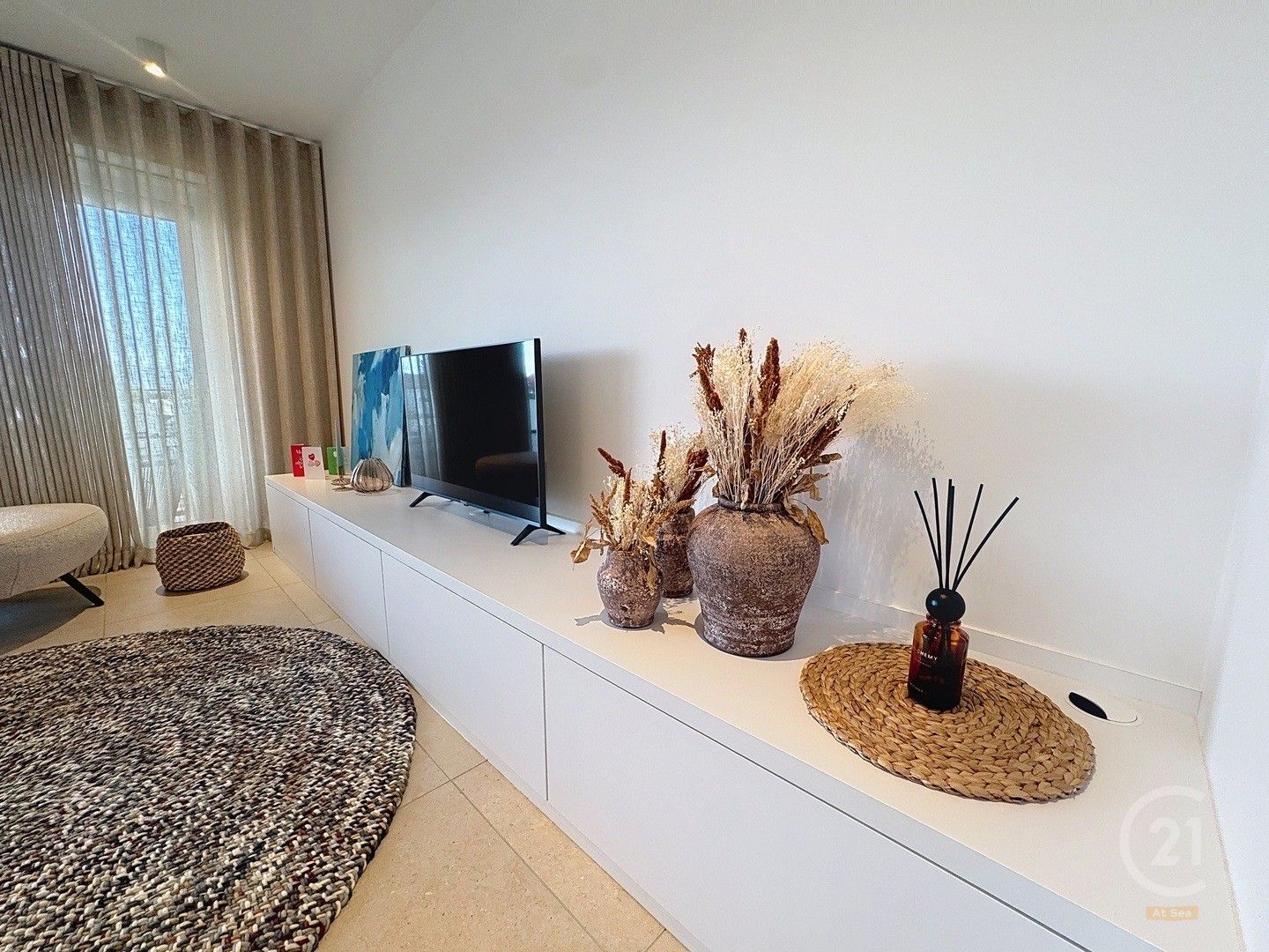 Nieuwbouwappartement met ruim zuidgericht terras inclusief buitenparkeerplaats foto {{pictureIndex}}